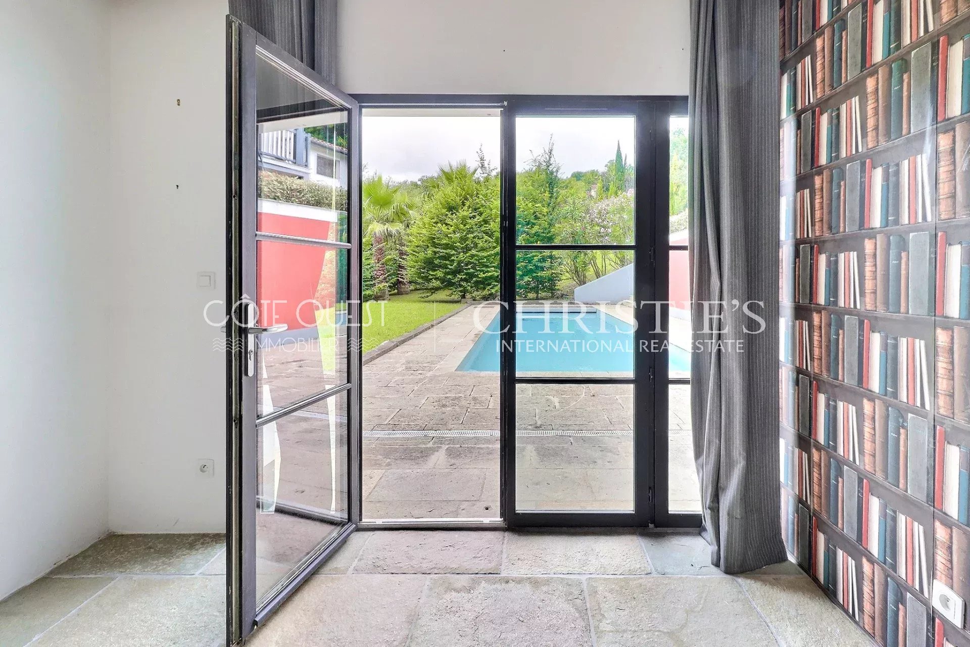 6 Bedroom Villa/Townhouse's Image 5
