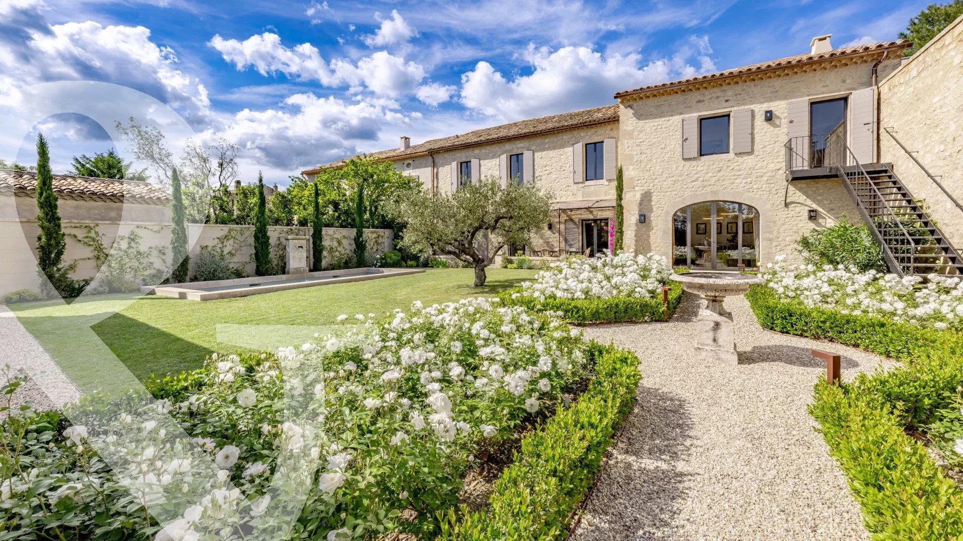 BELLE MAISON PROVENCALE