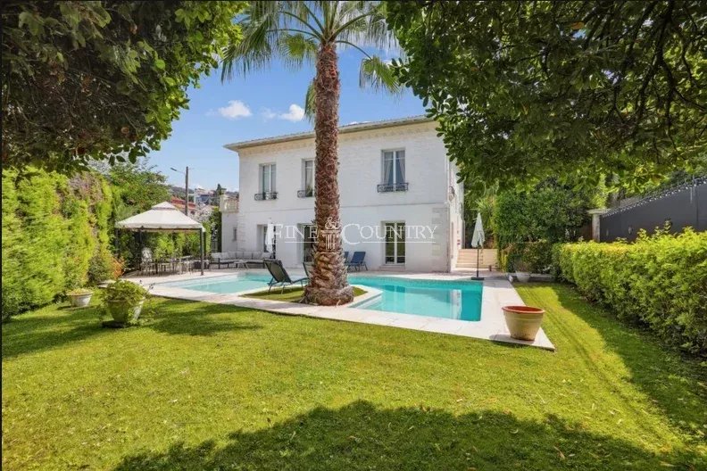 Villa for sale in Cannes — Grand 7-Bedroom Family Estate for Sale in Cannes Montfleury