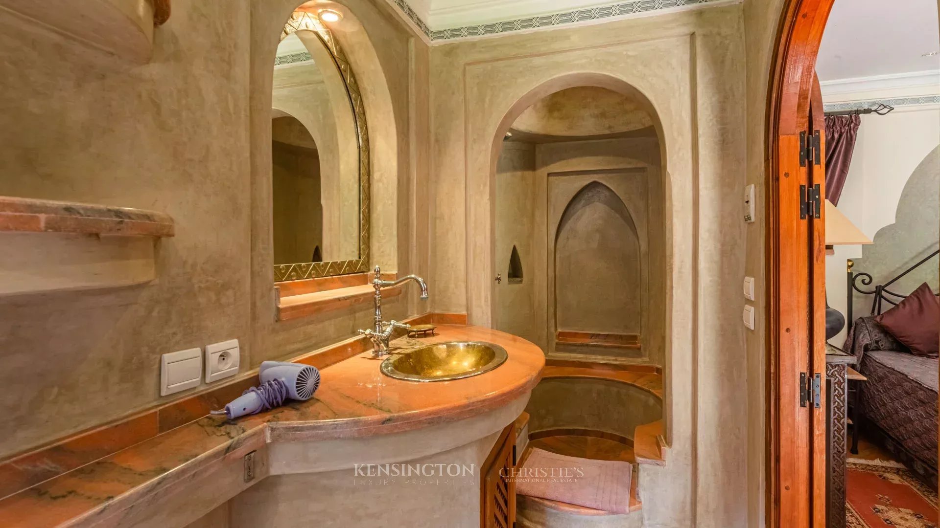 10 Bedroom Villa/Townhouse's Image 32