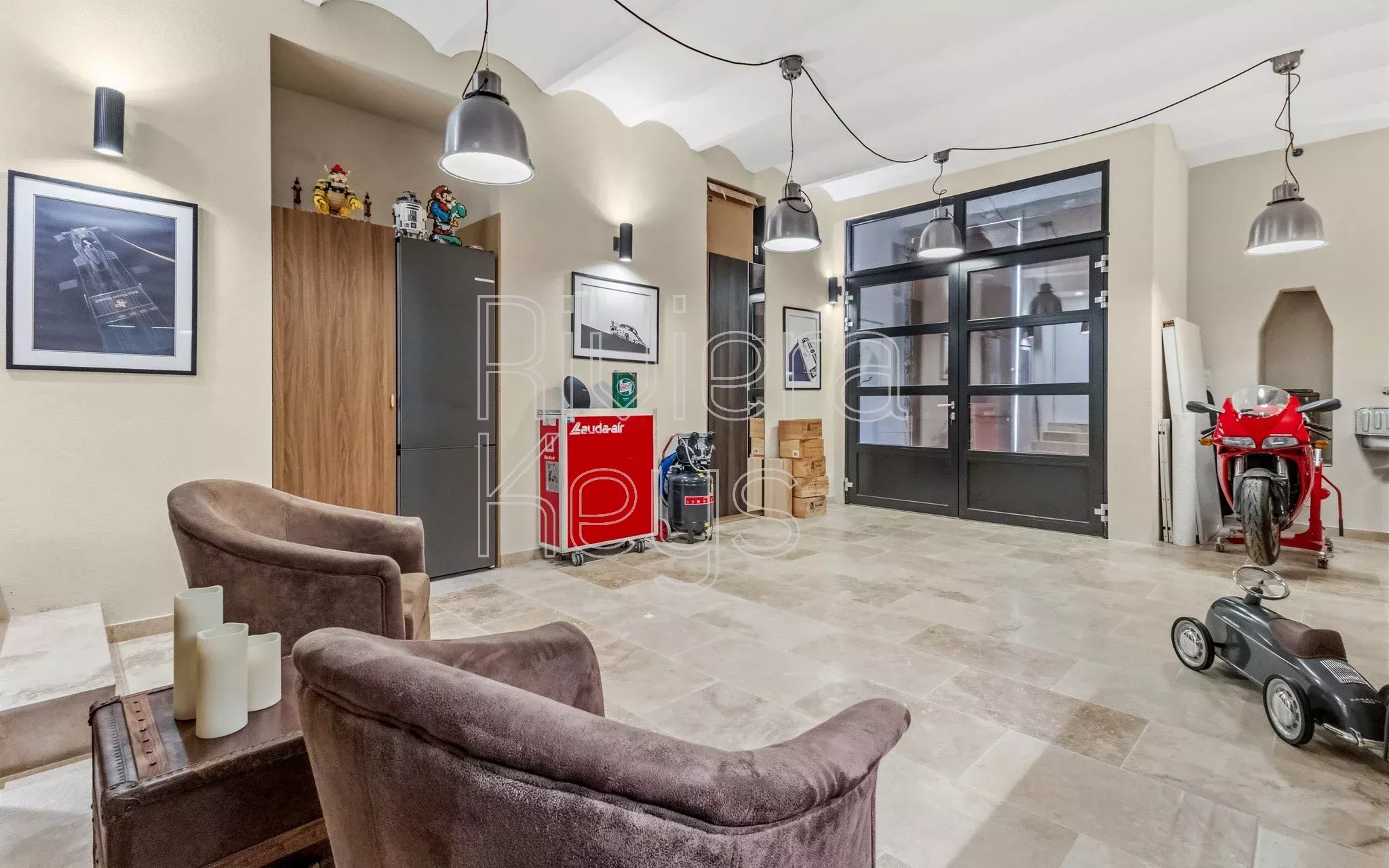 NICE – Cimiez : Garage unique avec cuisine et douche