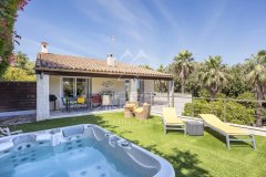 Cagnes-sur-Mer – Family villa with swimming pool and sea glimpse — photo 1 of 7