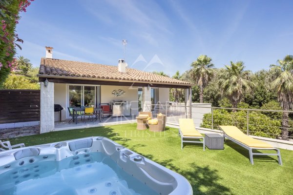 Cagnes-sur-Mer – Family villa with swimming pool and sea glimpse — photo 1
