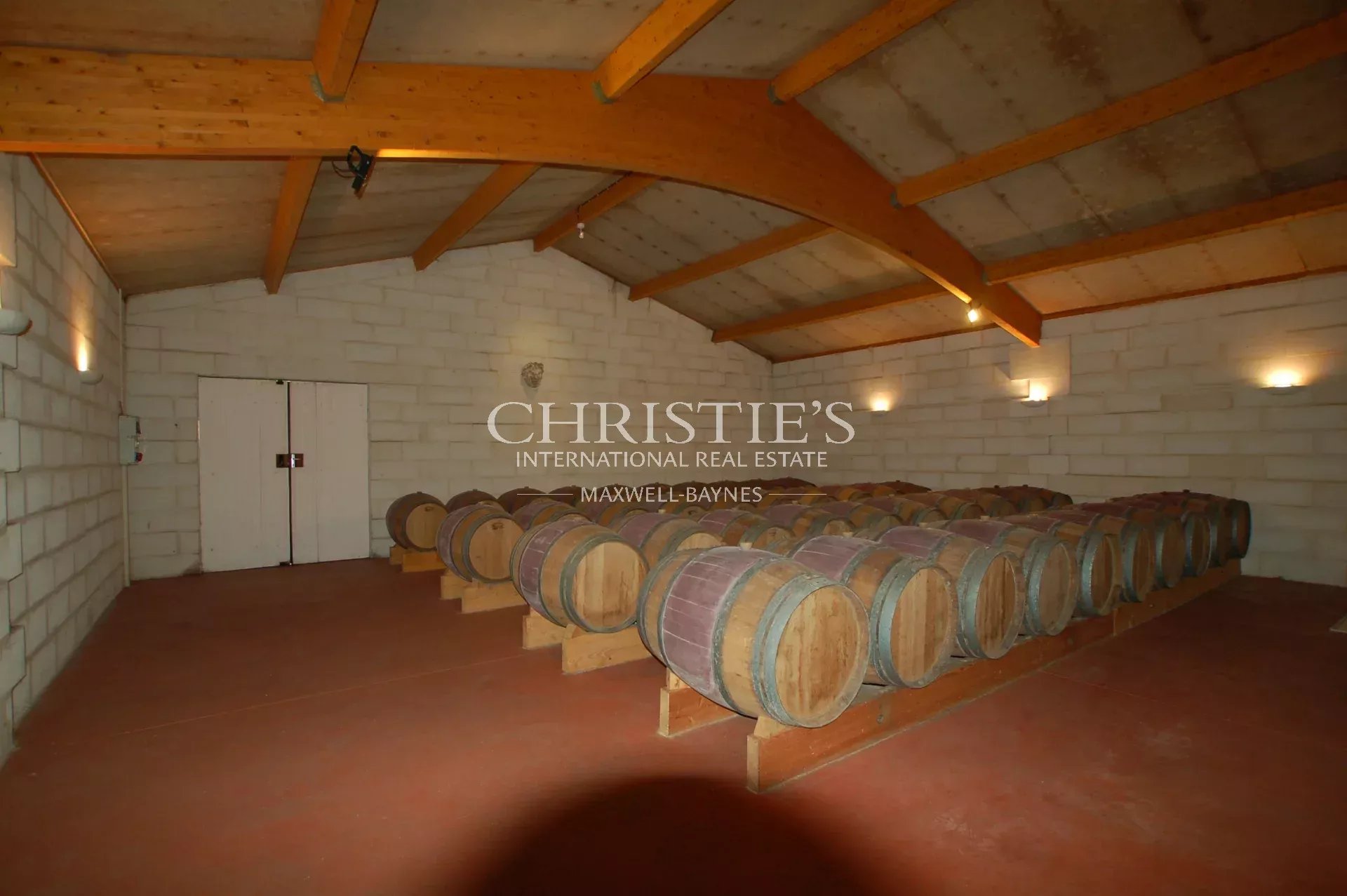2 Bedroom Vineyard's Image 5