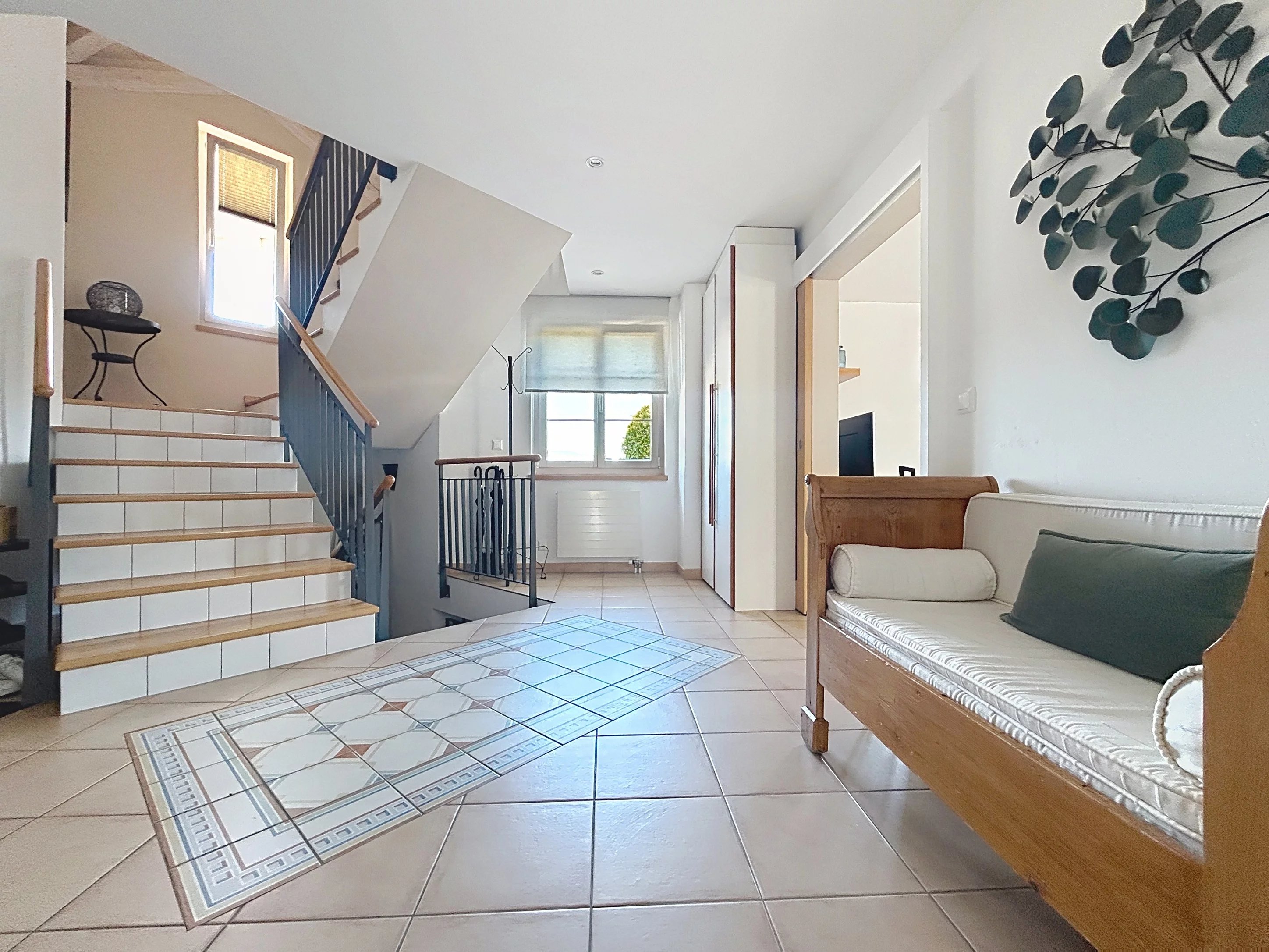 Spacieuse villa familiale de caractère avec vaste jardin (Laténa)