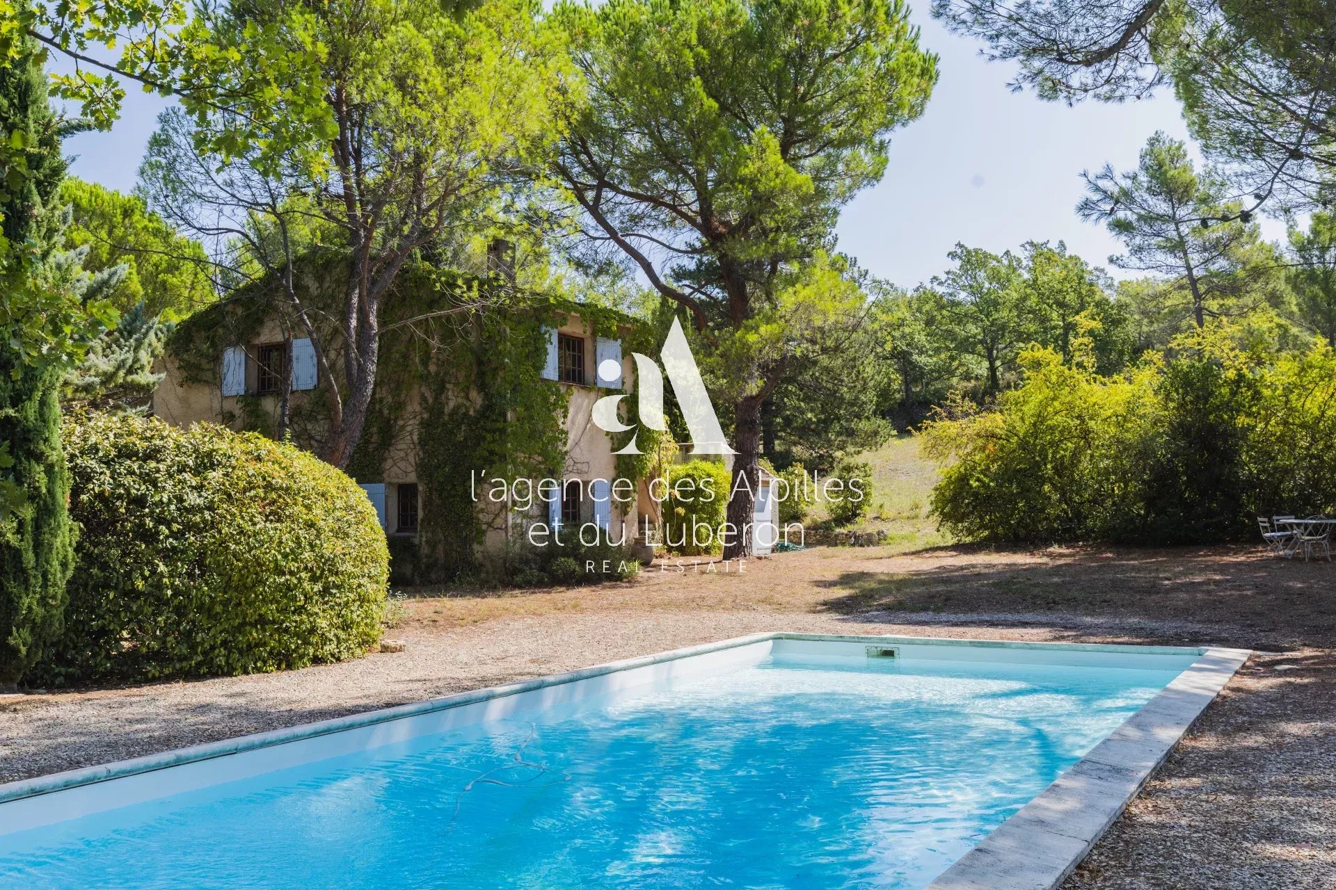 EXCLUSIVITÉ - BONNIEUX - MAISON AVEC PISCINE ET VUES