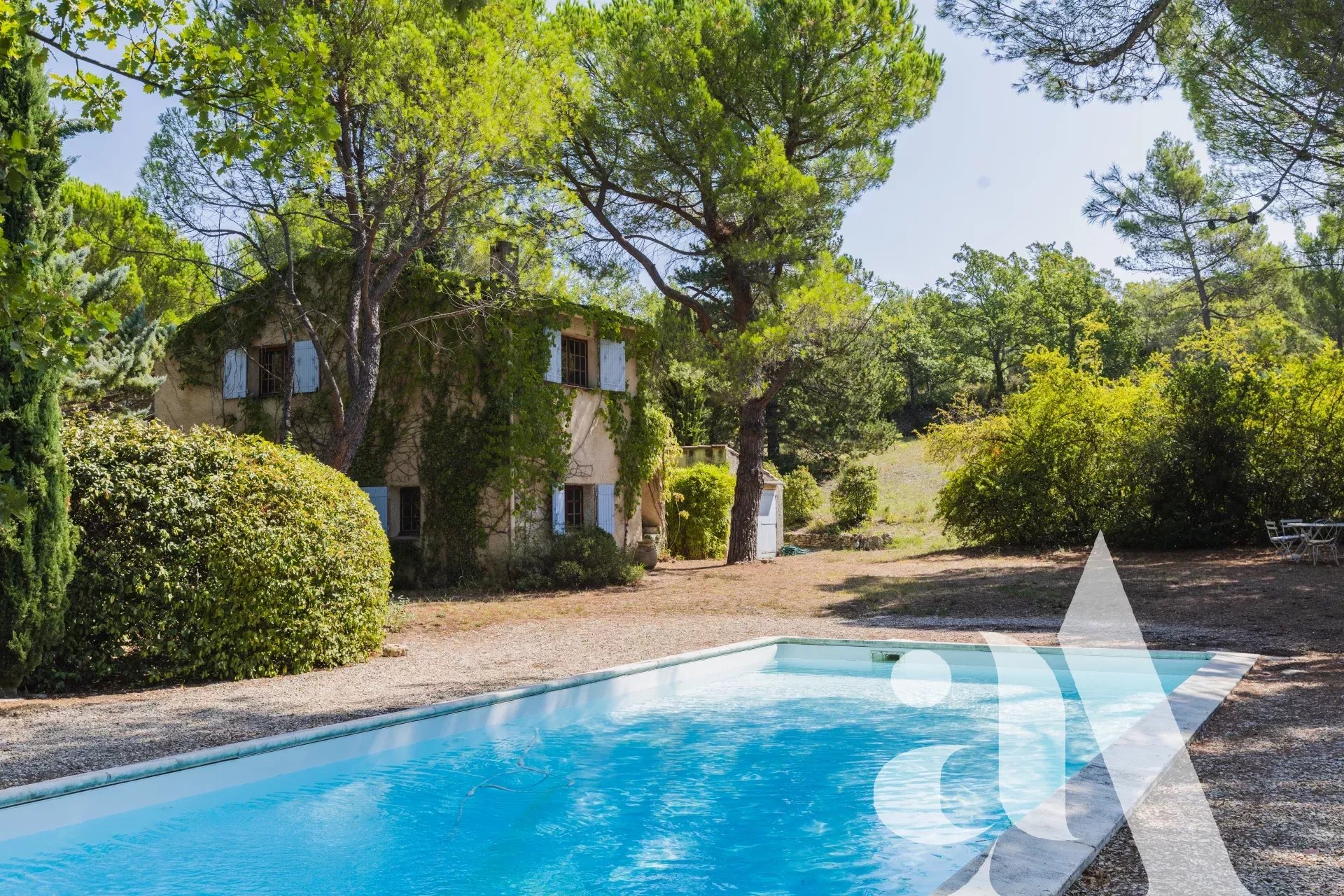 EXCLUSIVE-BONNIEUX-HOUSE WITH POOL AND VIEWS