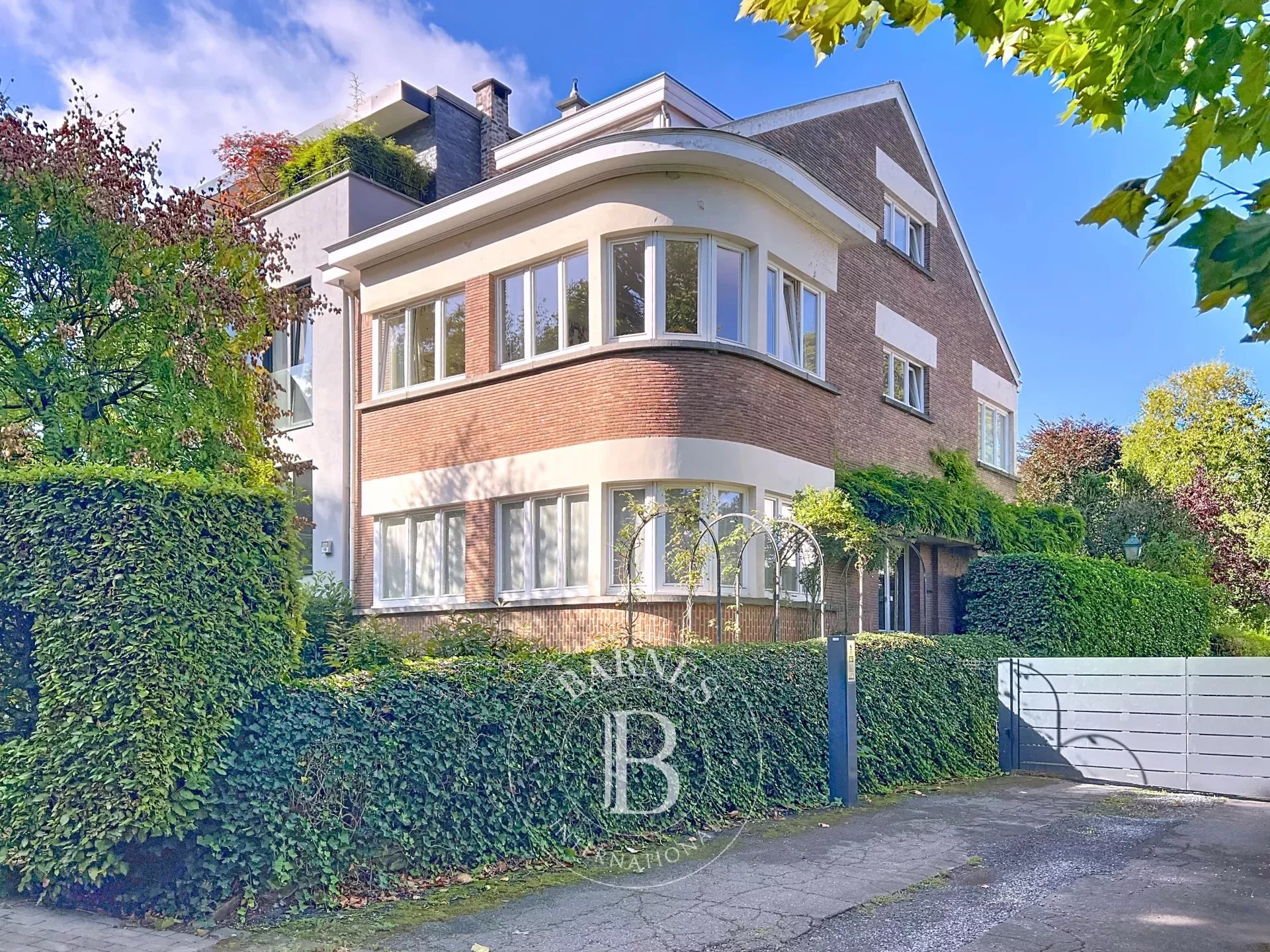 Belle Maison lumineuse avec un très beau jardin et garage