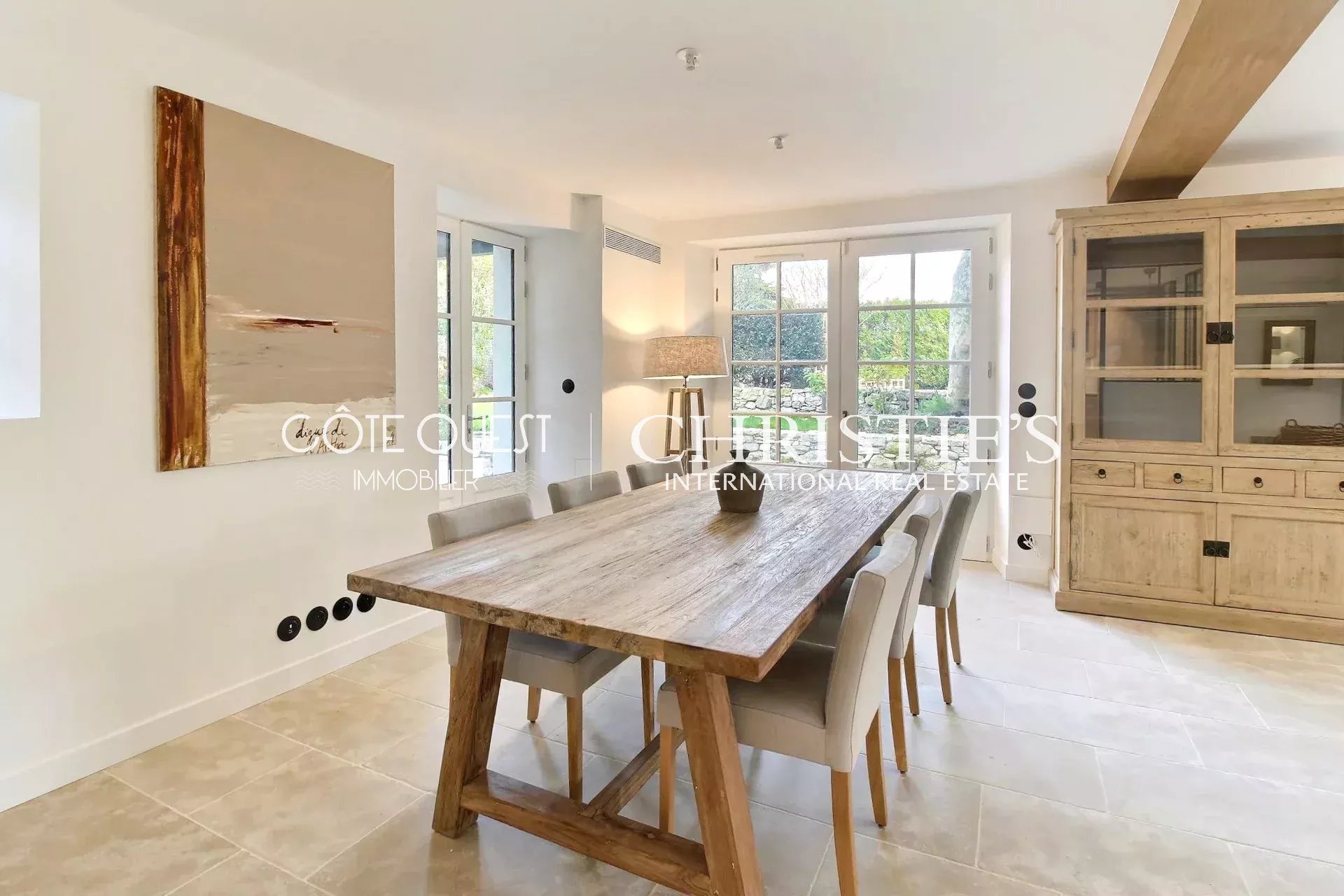 6 Bedroom Villa/Townhouse's Image 5
