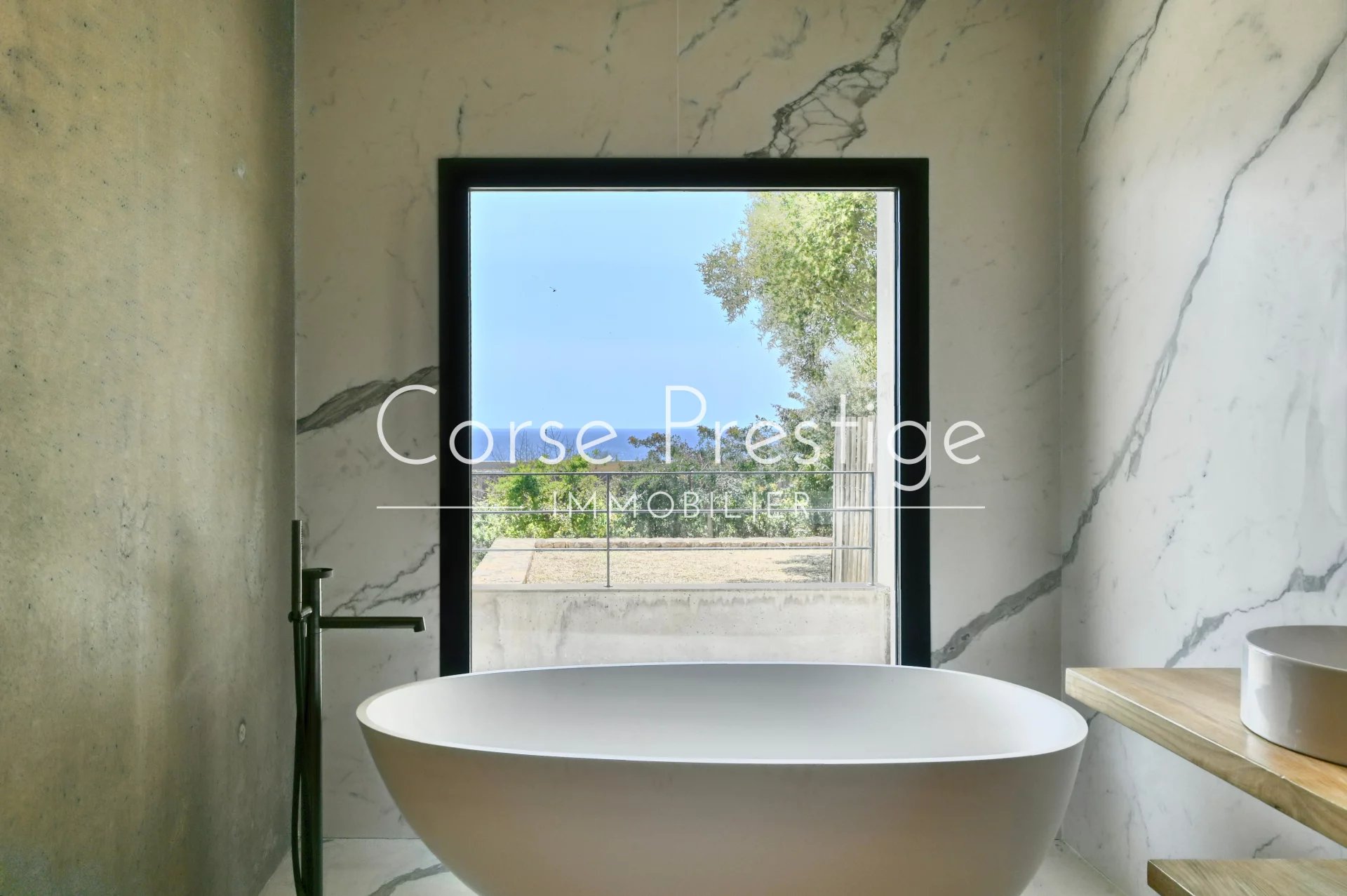 villa contemporaine - vue mer et piscine - golfe du valinco image9