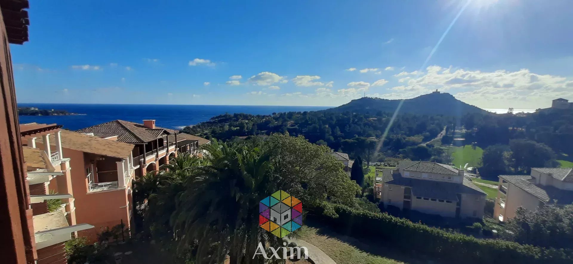 Seaside & Golf View Apartment with Terrace, 2 Rooms in Cap Esterel.