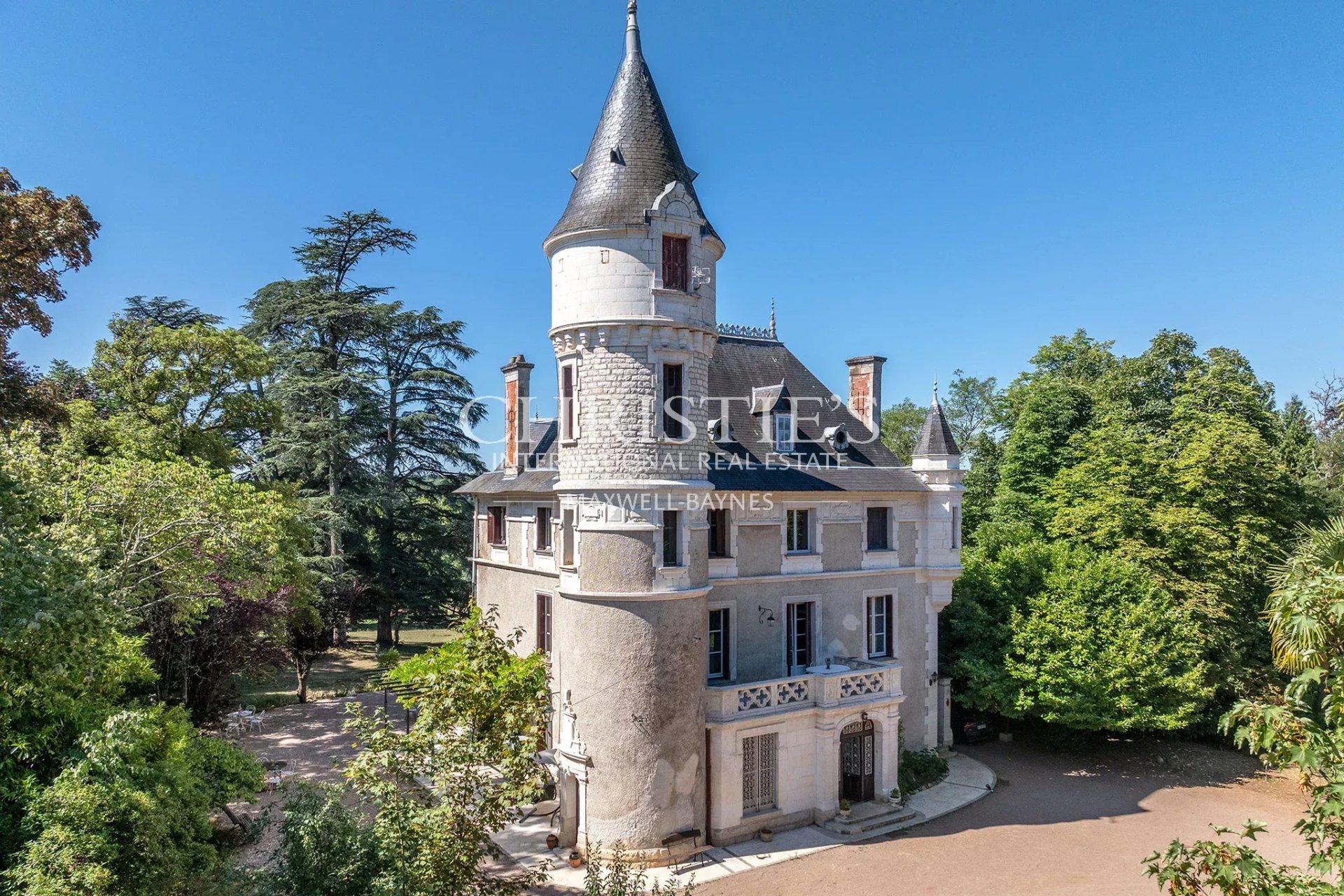 9 Bedroom Chateau's Image 16