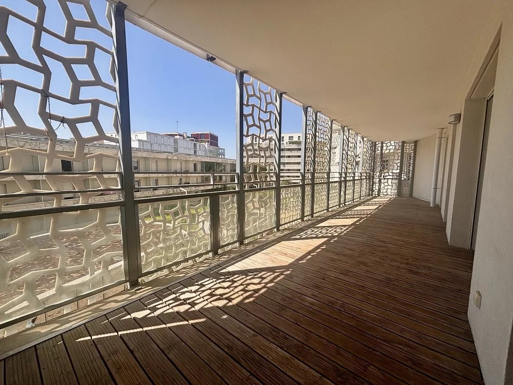 Appartement 3 pièces 68m2 avec terrasse et une place de stat