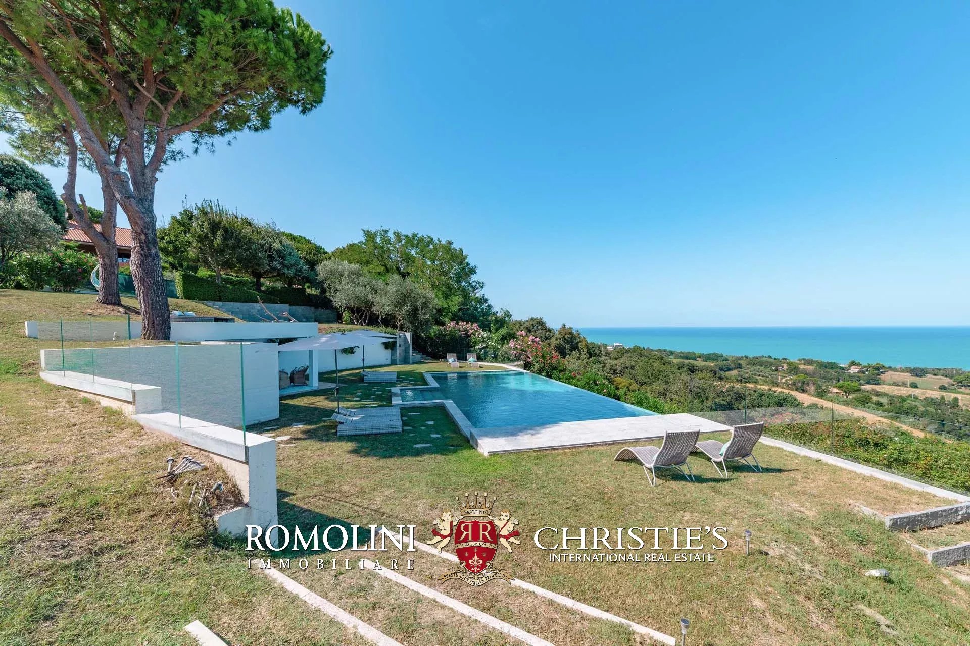 6 Bedroom Villa/Townhouse's Image 21