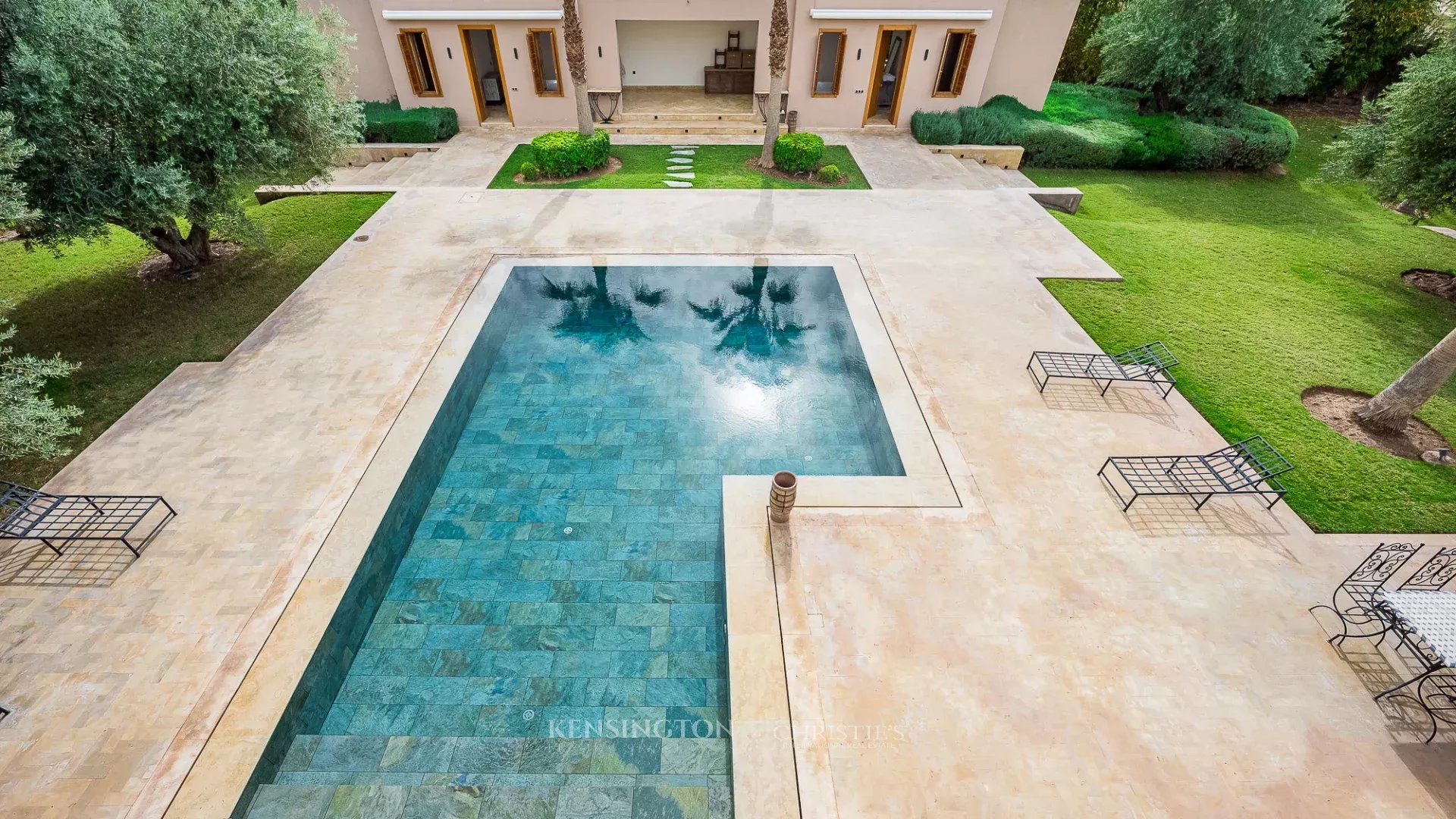 6 Bedroom Villa/Townhouse's Image 24