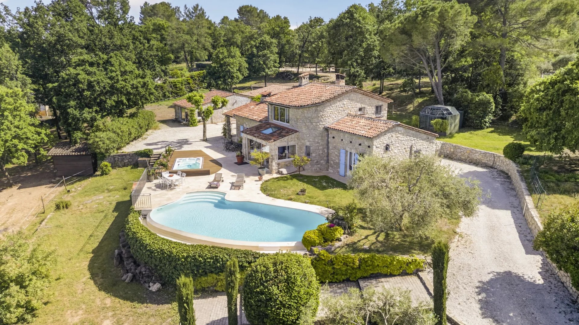 Beautiful Stone Property near Fayence with Views and Stables - Fayence