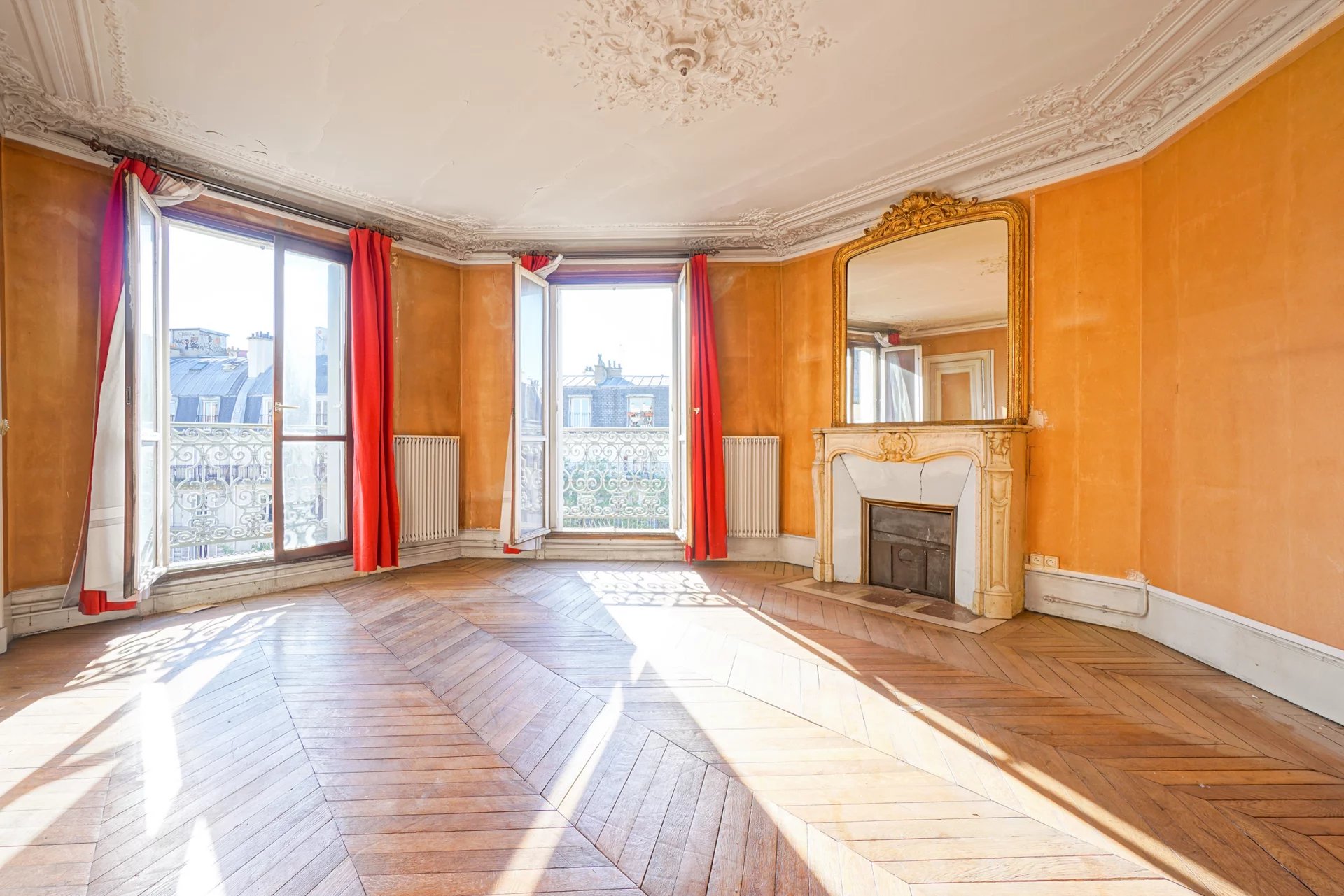 Classique traversant lumineux travaux