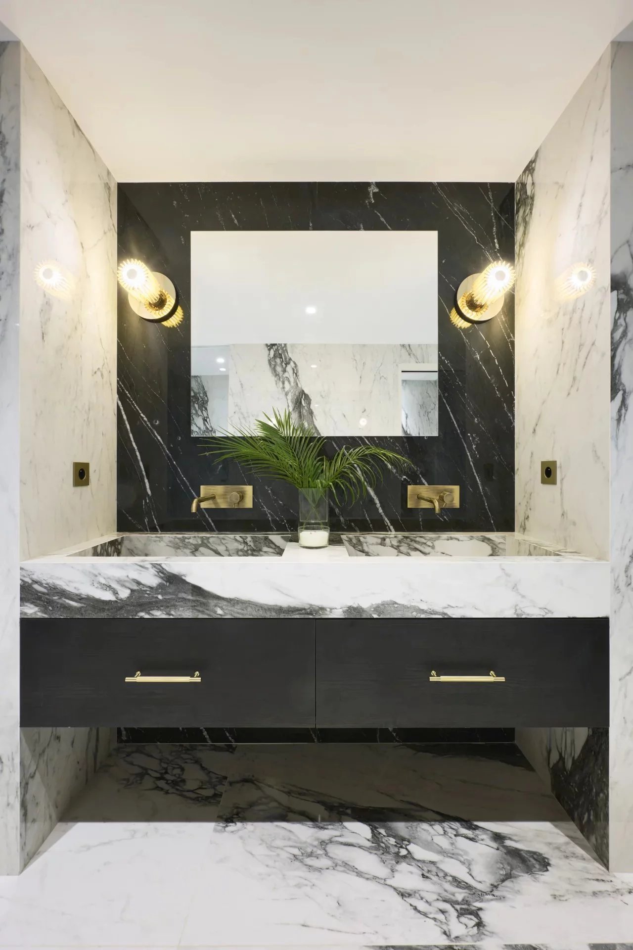 LUXUEUSE VILLA CONTEMPORAINE NEUVE - CAP D'ANTIBES