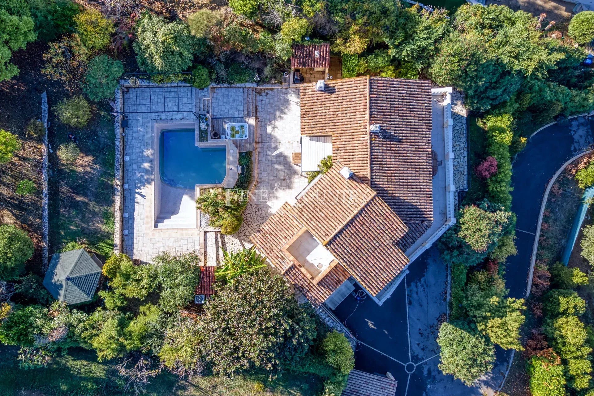 Photo of For sale  Villa in Valbonne - Panoramic view