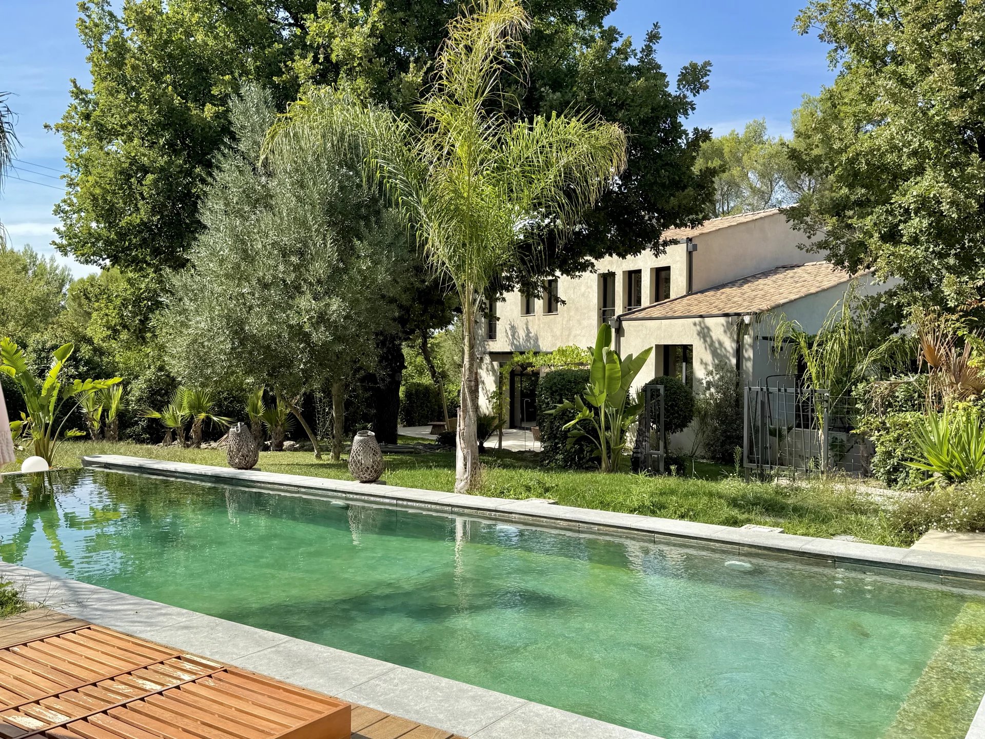 AIX-EN-PROVENCE / ARCHITECT'S VILLA - PRIVATE DOMAIN 5 MINUTES FROM THE CITY CENTER