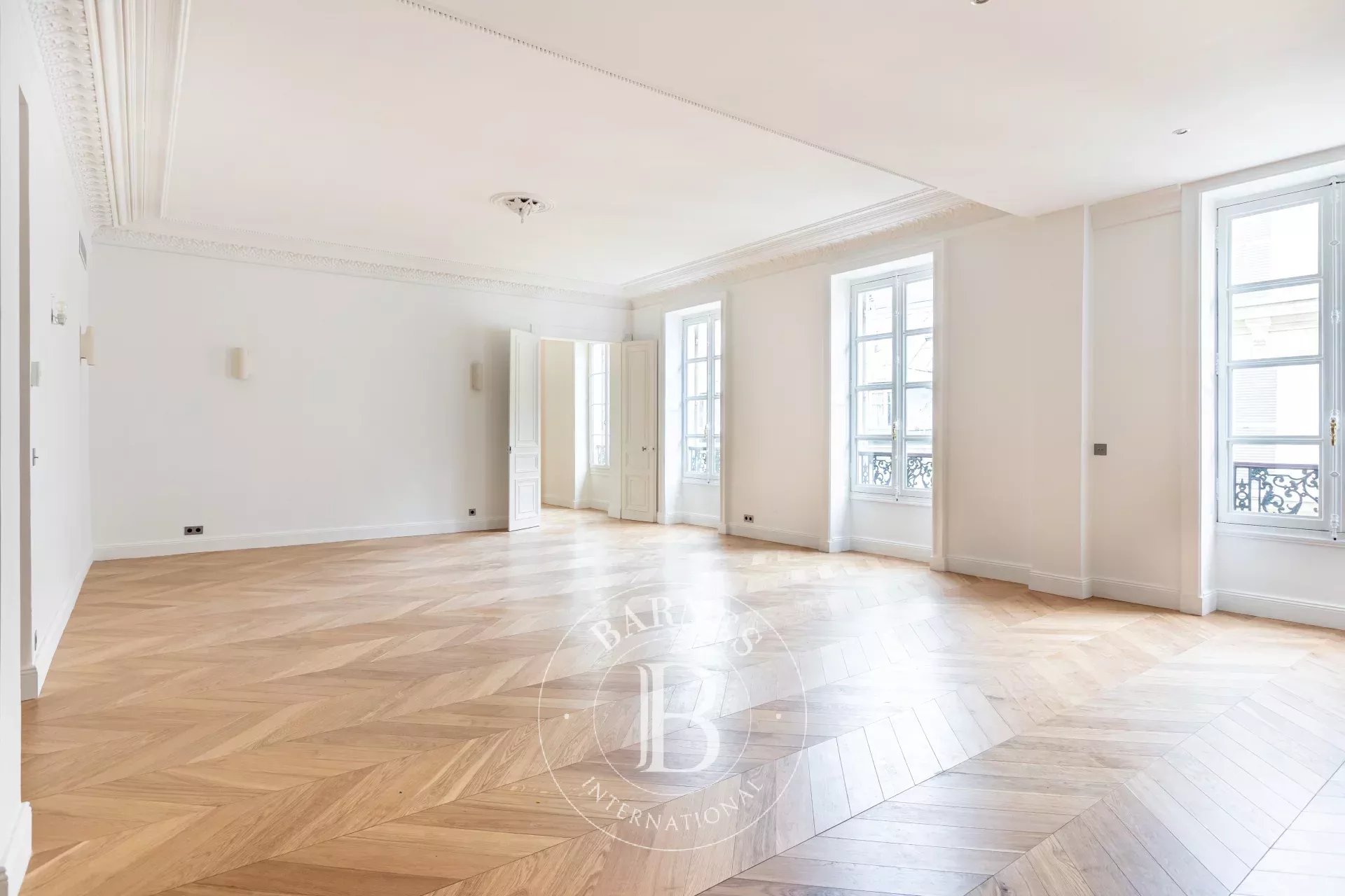 Daire Paris 8ème - picture 5