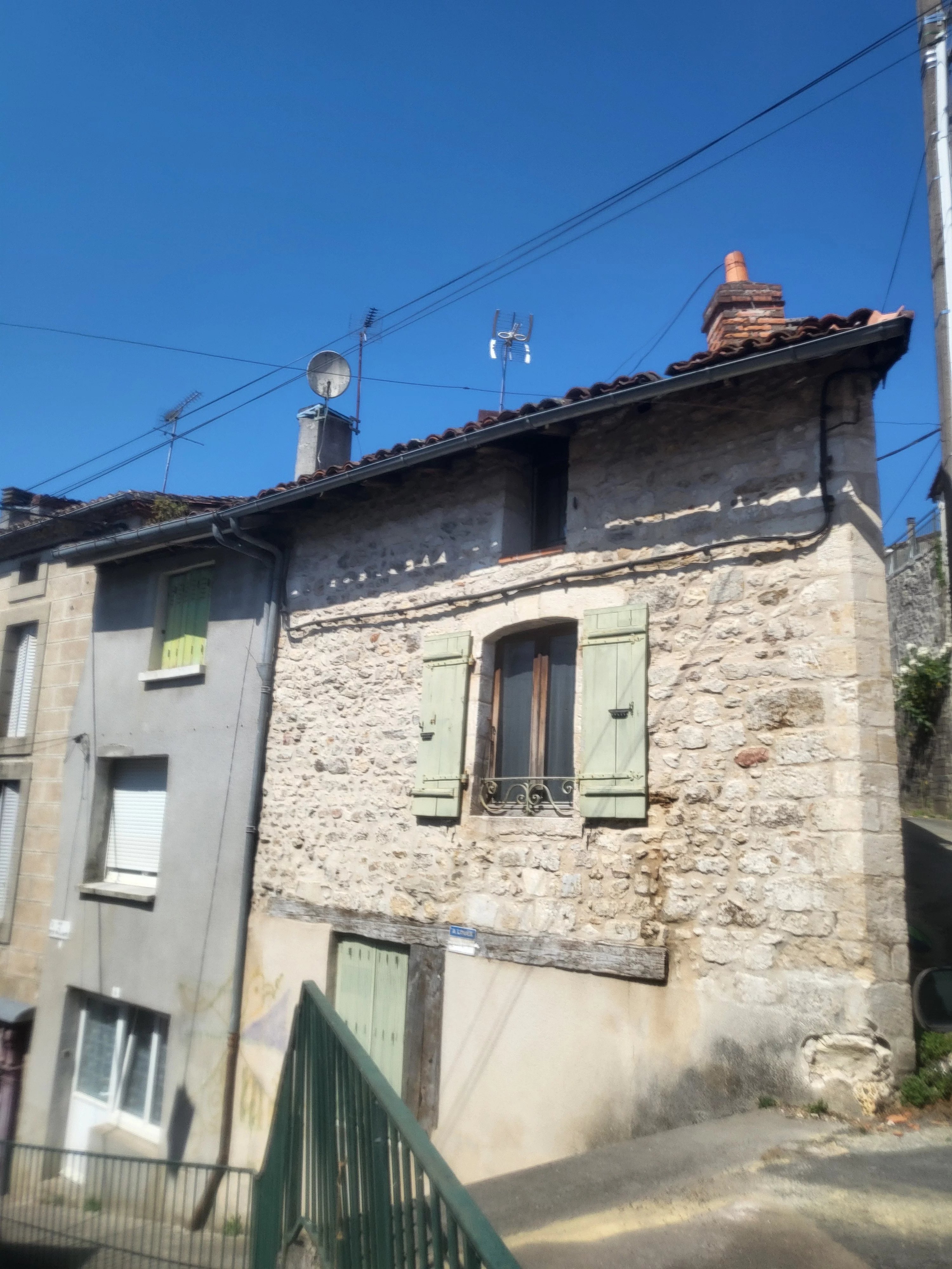 Stone Townhouse with Separate Garage — Investment or First Purchase