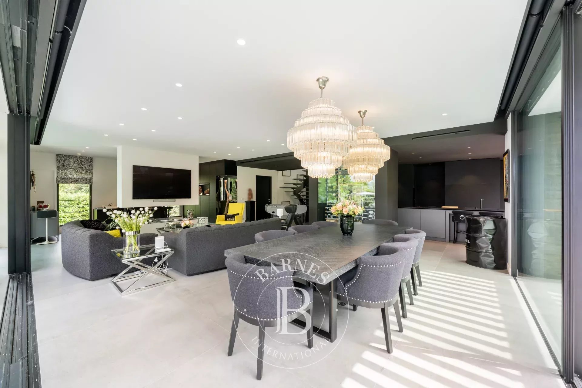 Mougins, superb modern villa, just like new - picture 4