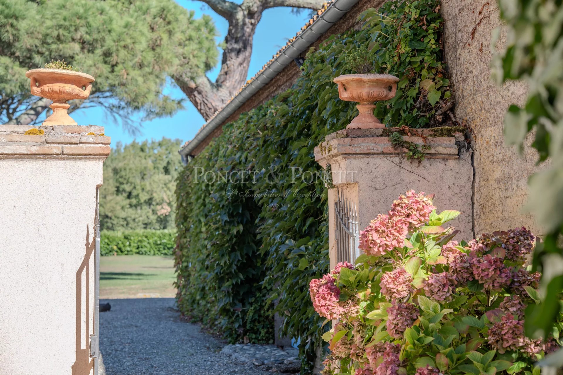 10 Bedroom Chateau's Image 25