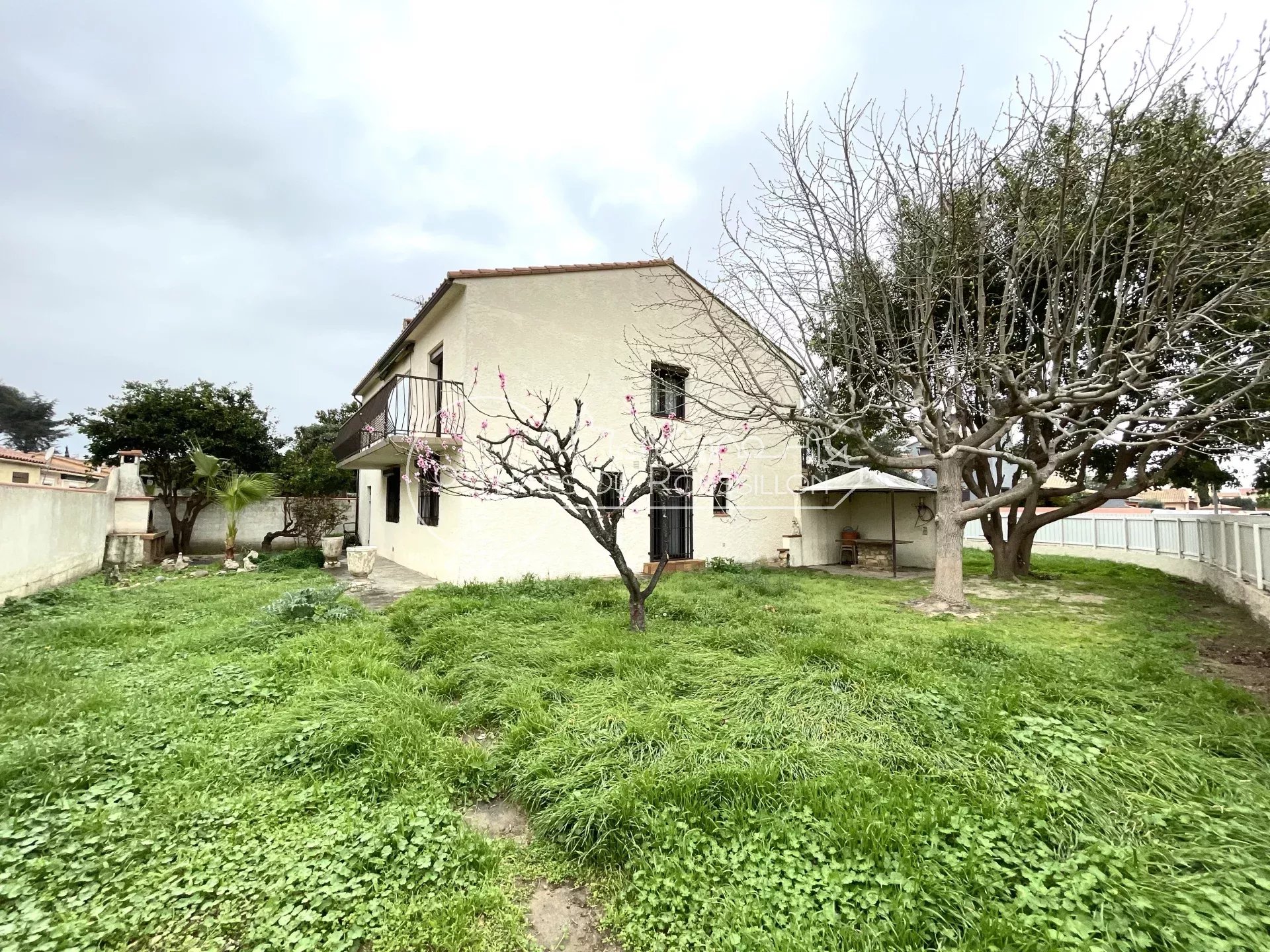 Sale House - Bompas