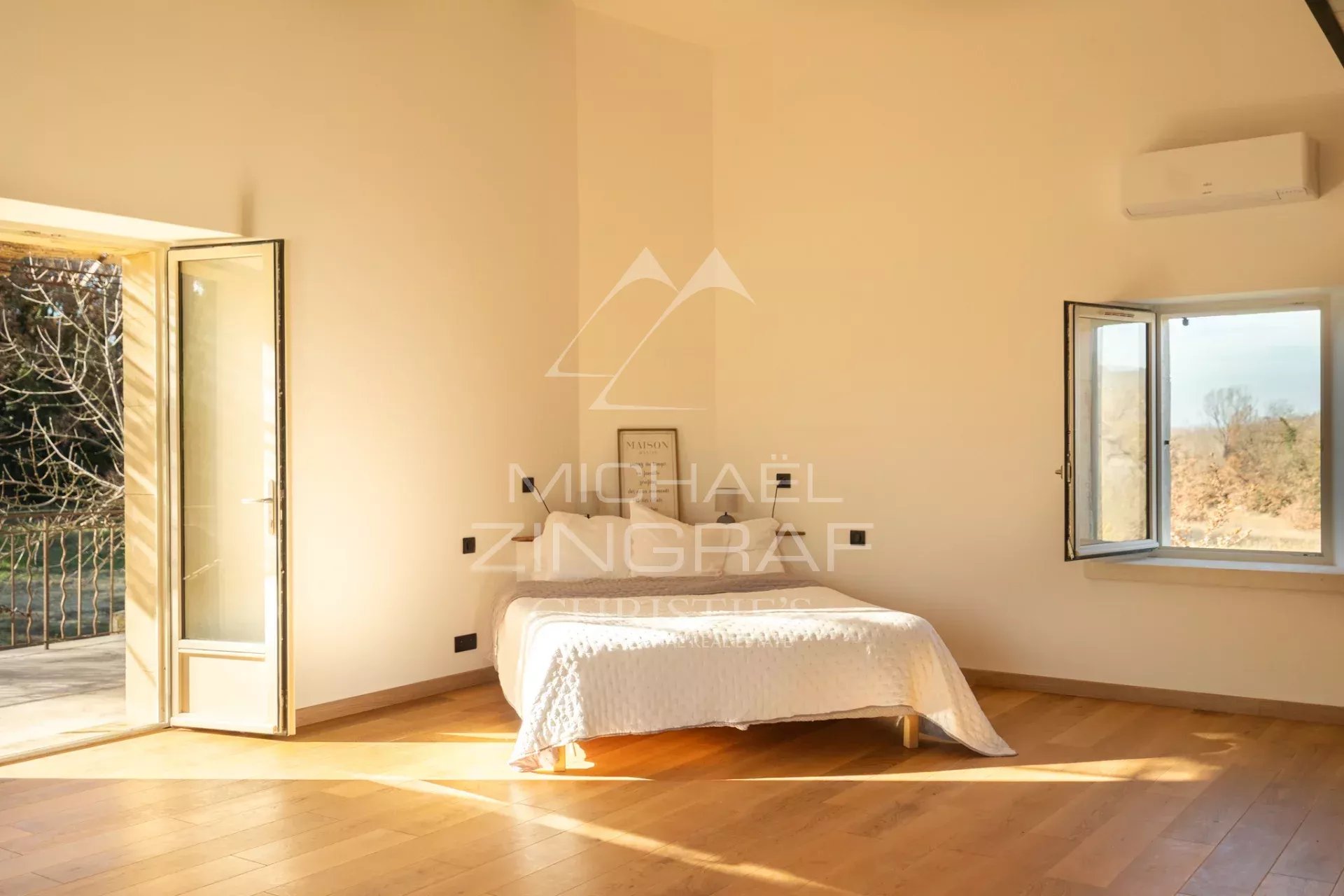 8 Bedroom Villa/Townhouse's Image 7