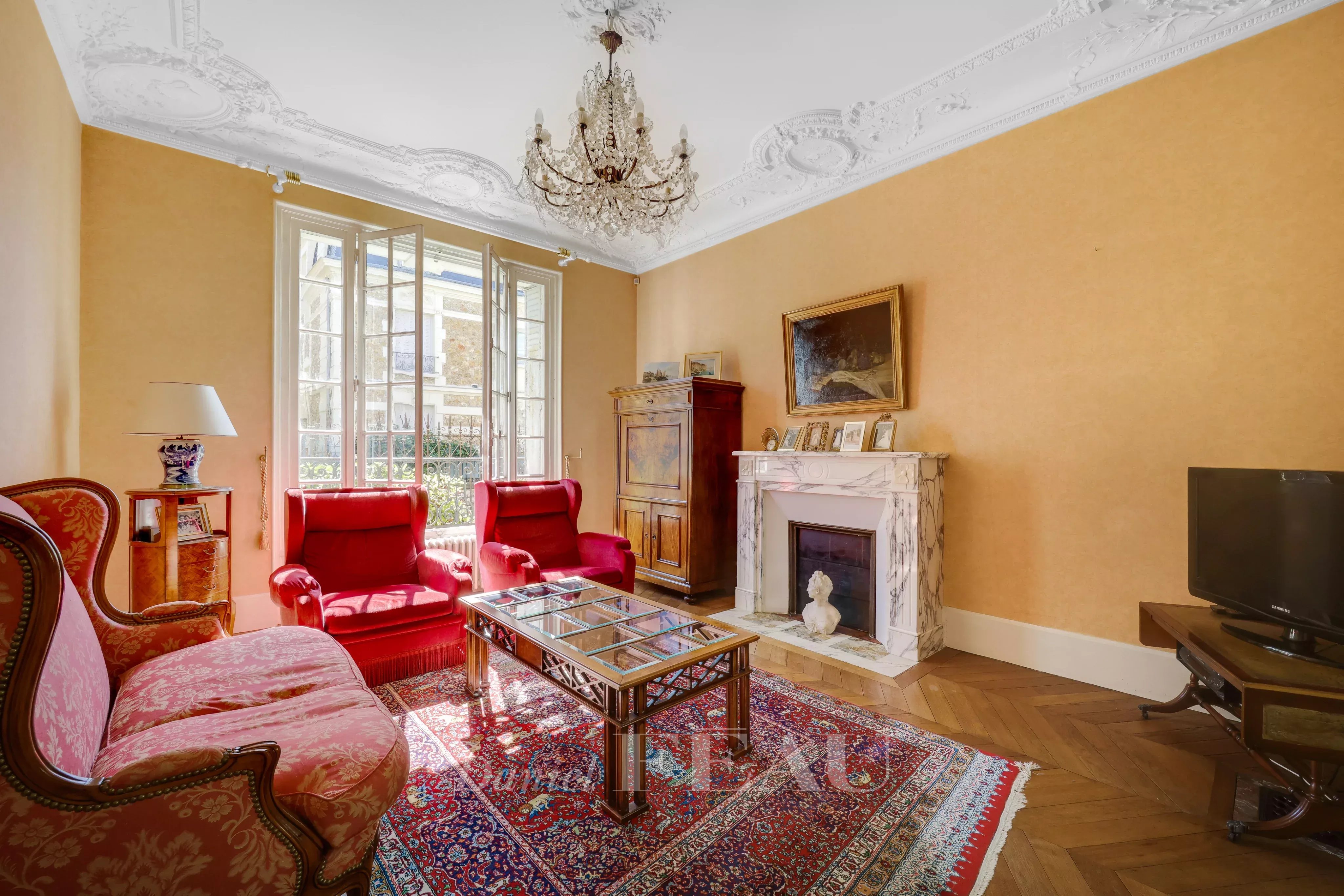 Versailles – An elegant family home