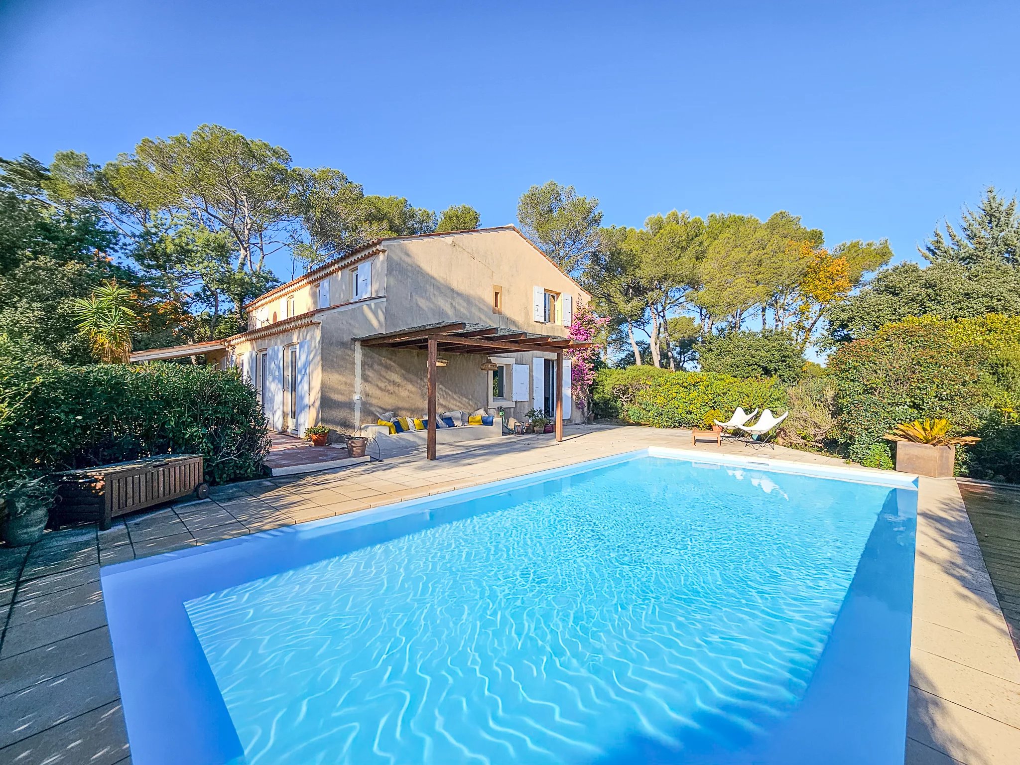 Belle propriété plein sud avec piscine et jardin arboré à Saint-Raphaël
