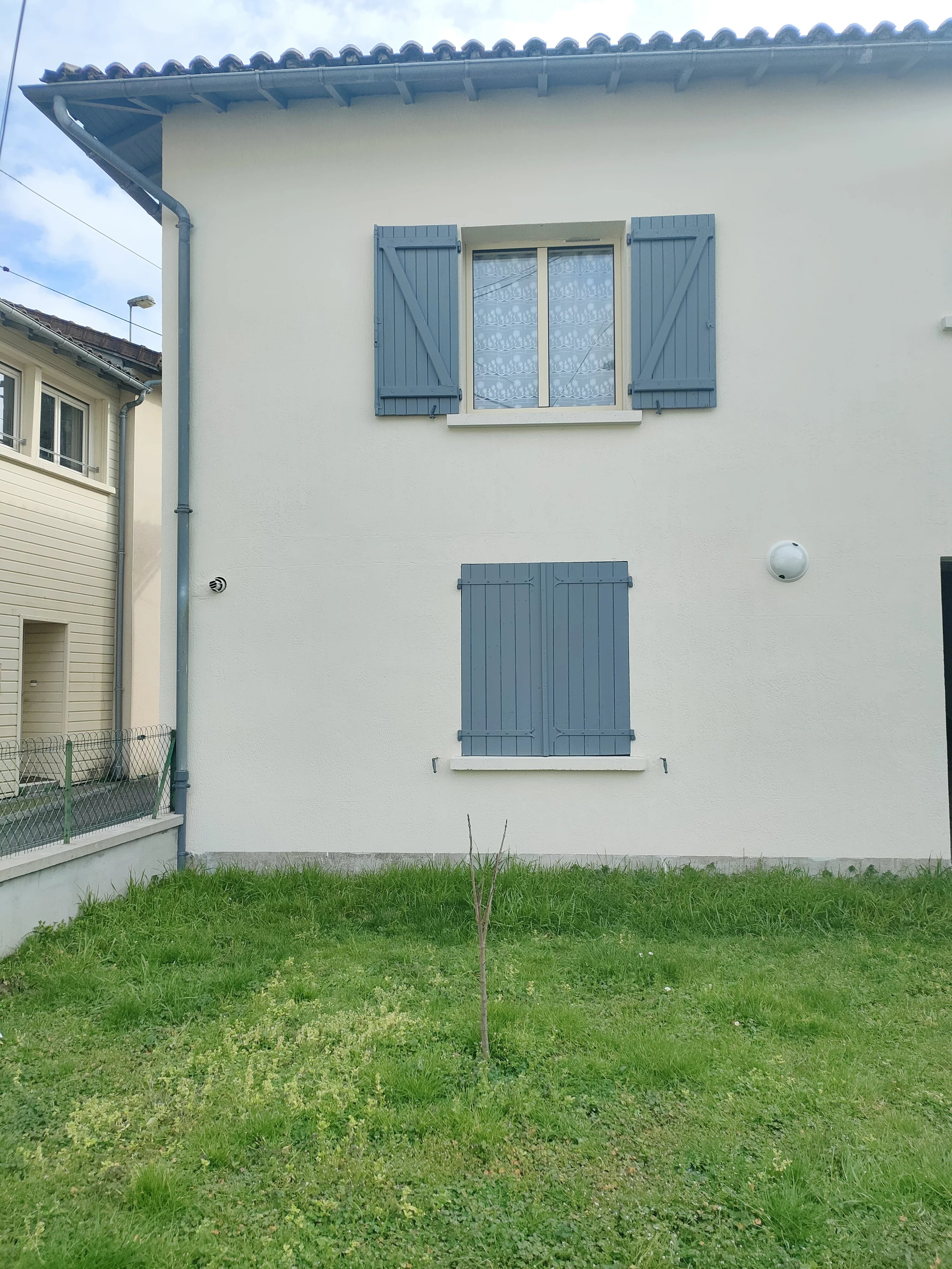MAISON ST JUNIEN AVEC JARDIN ET GARAGE
