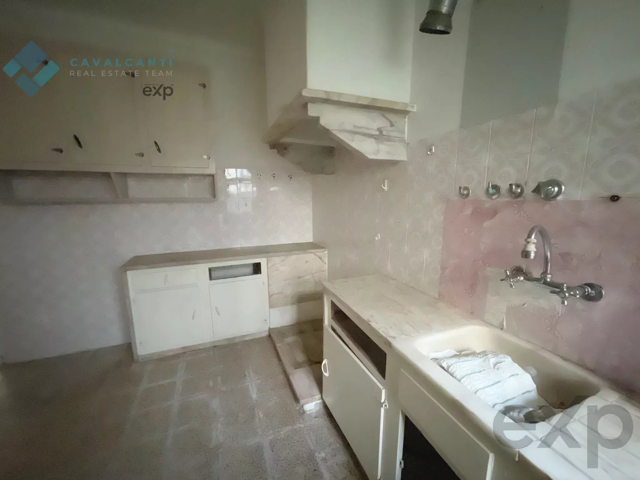 T2 to remodel - Carnaxide | Ideal for own home or investment 2790-005 image 42