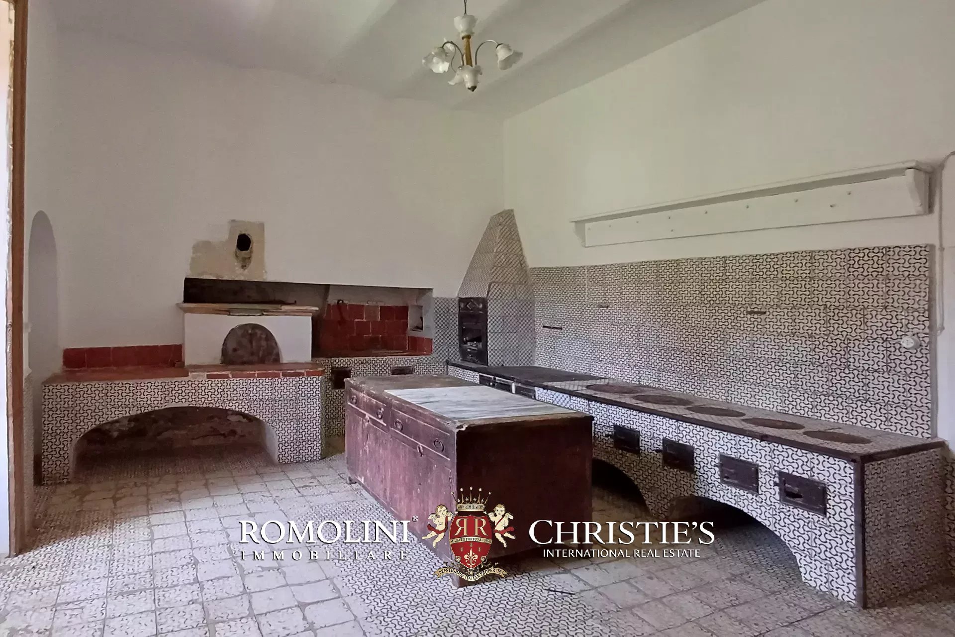 11 Bedroom Villa/Townhouse's Image 58