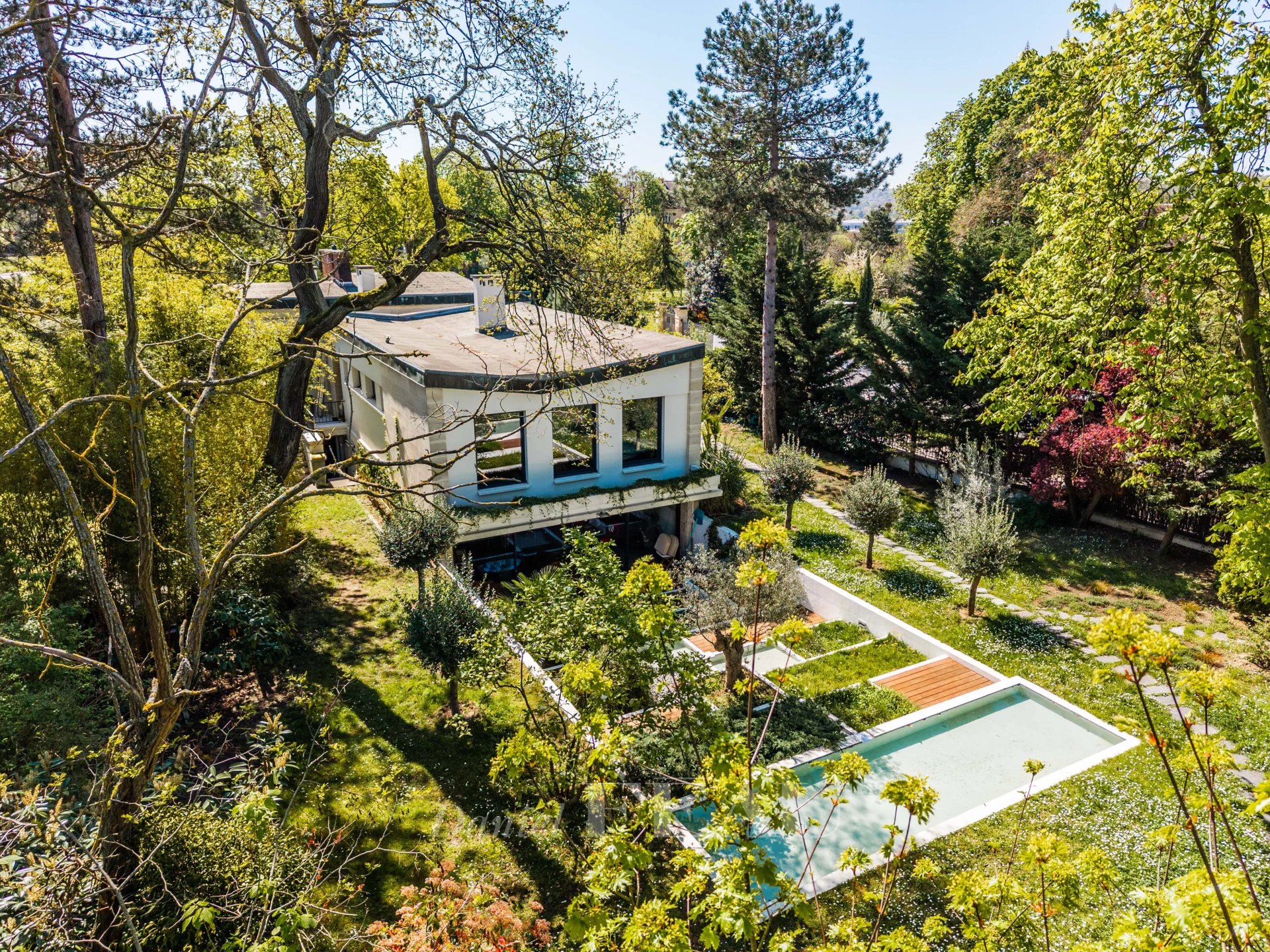 6 Bedroom Villa/Townhouse's Image 13