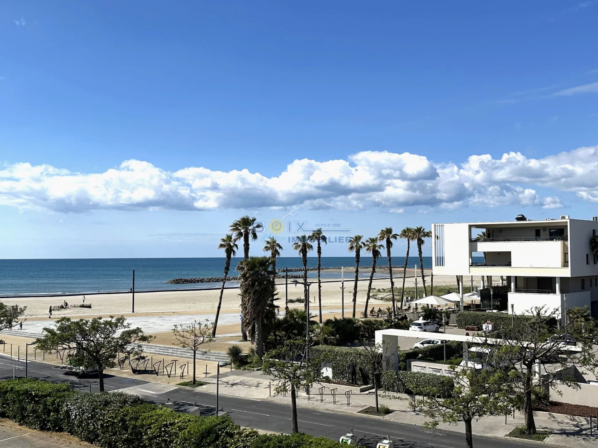 Joli appartement T2 SH 29 M2 + loggia  et parking privé   N