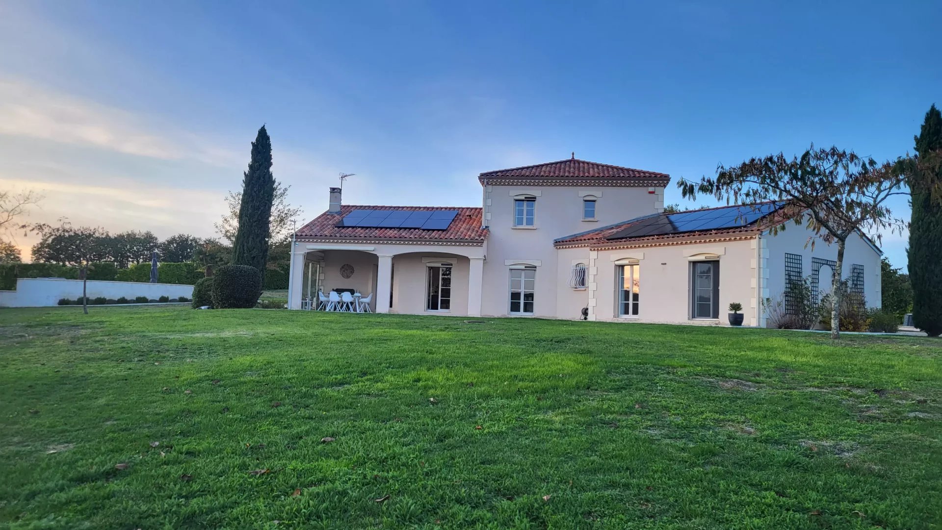 Belle propriété de 200 m² avec piscine et parc arboré de 5 000 m²