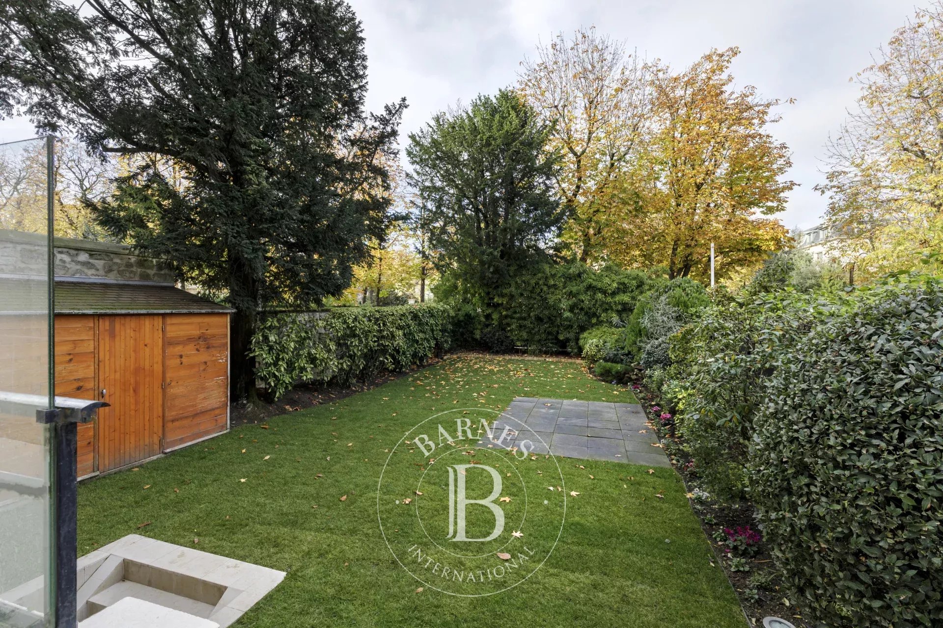 1930s MANSION - PRIVATE STREET - GARDEN - NEUILLY / SAUSSAYE-PERRONET - picture 10