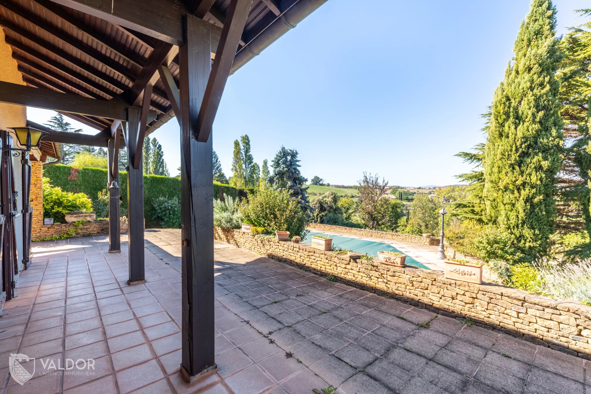 Maison 7 pièces de 200 m² sur une parcelle constructible de 2 196 m²