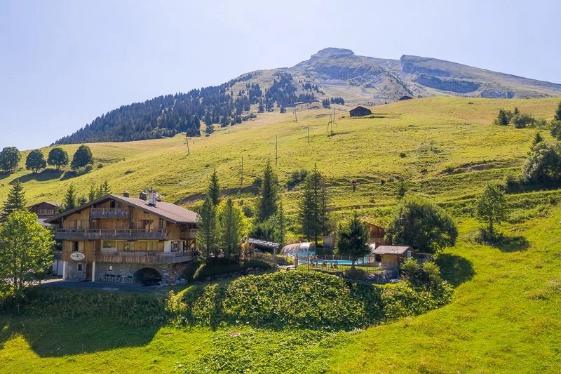 La Clusaz, Massif des Aravis, charmant hôtel sur les pistes