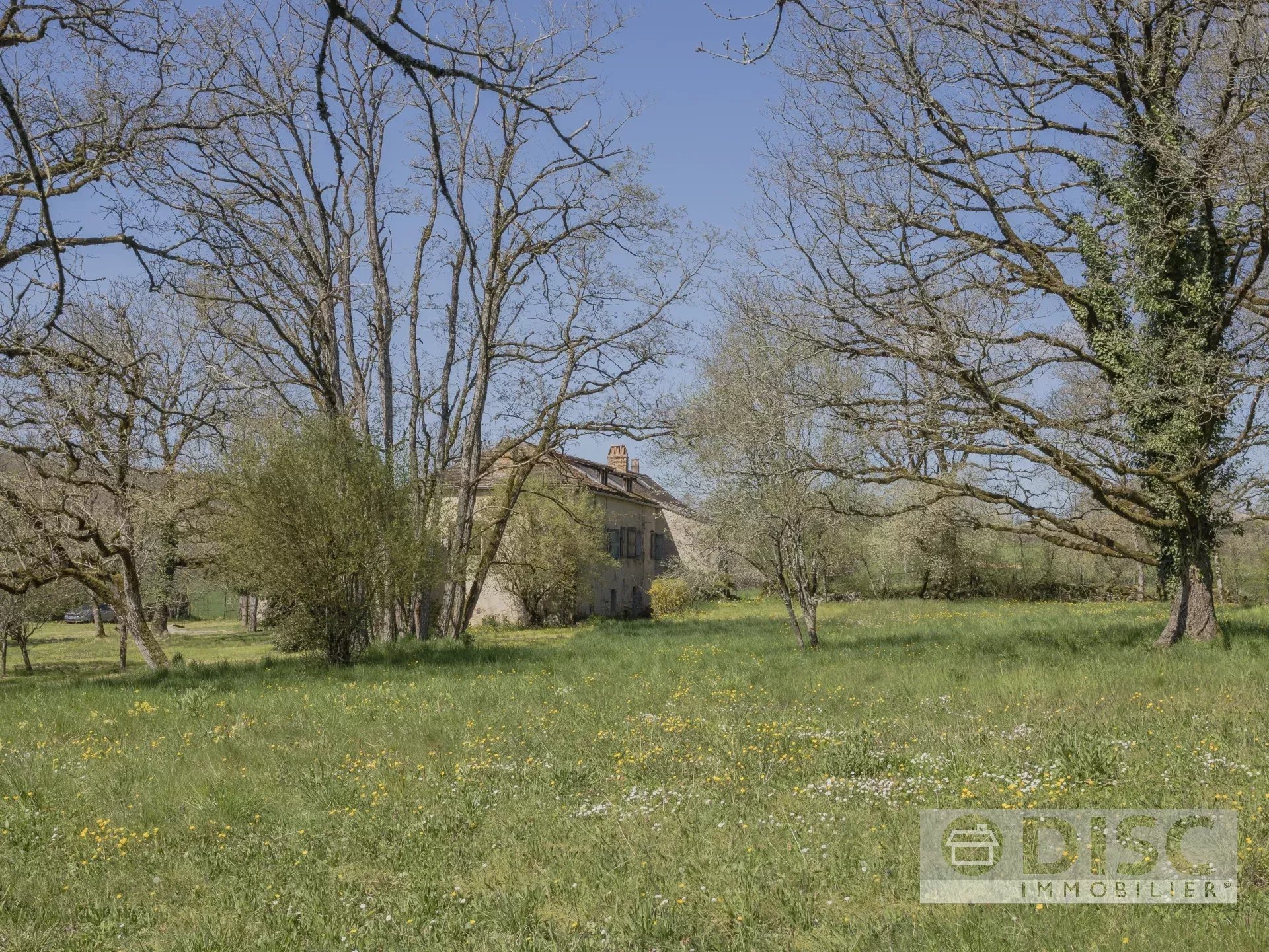 Charmante boerderij met ruime schuur, zelfstandig appartement en een hectare grond