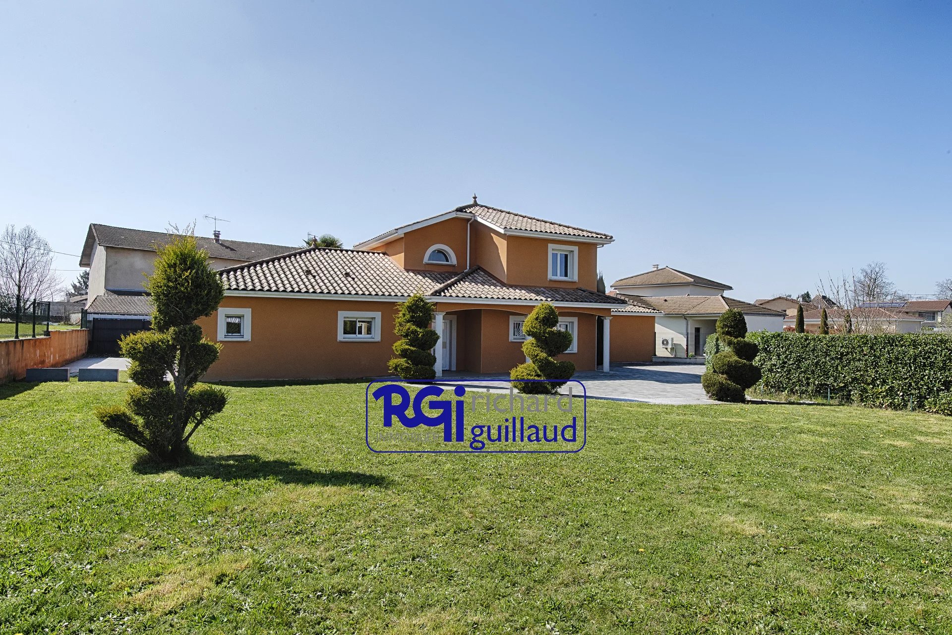 Maison 180 m² - 4 chambres - Garage - Terrain clos - Piscine – M