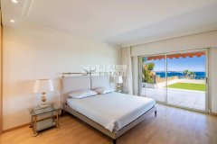 GOLFE-JUAN – VUE MER PANORAMIQUE - 4 PIECES AVEC VASTE JARDIN — photo 5 of 7