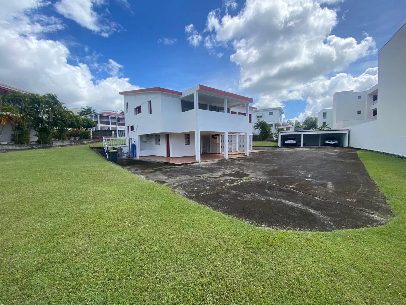 BUREAUX CLIMATISES AVEC PARKING - SCHOELCHER