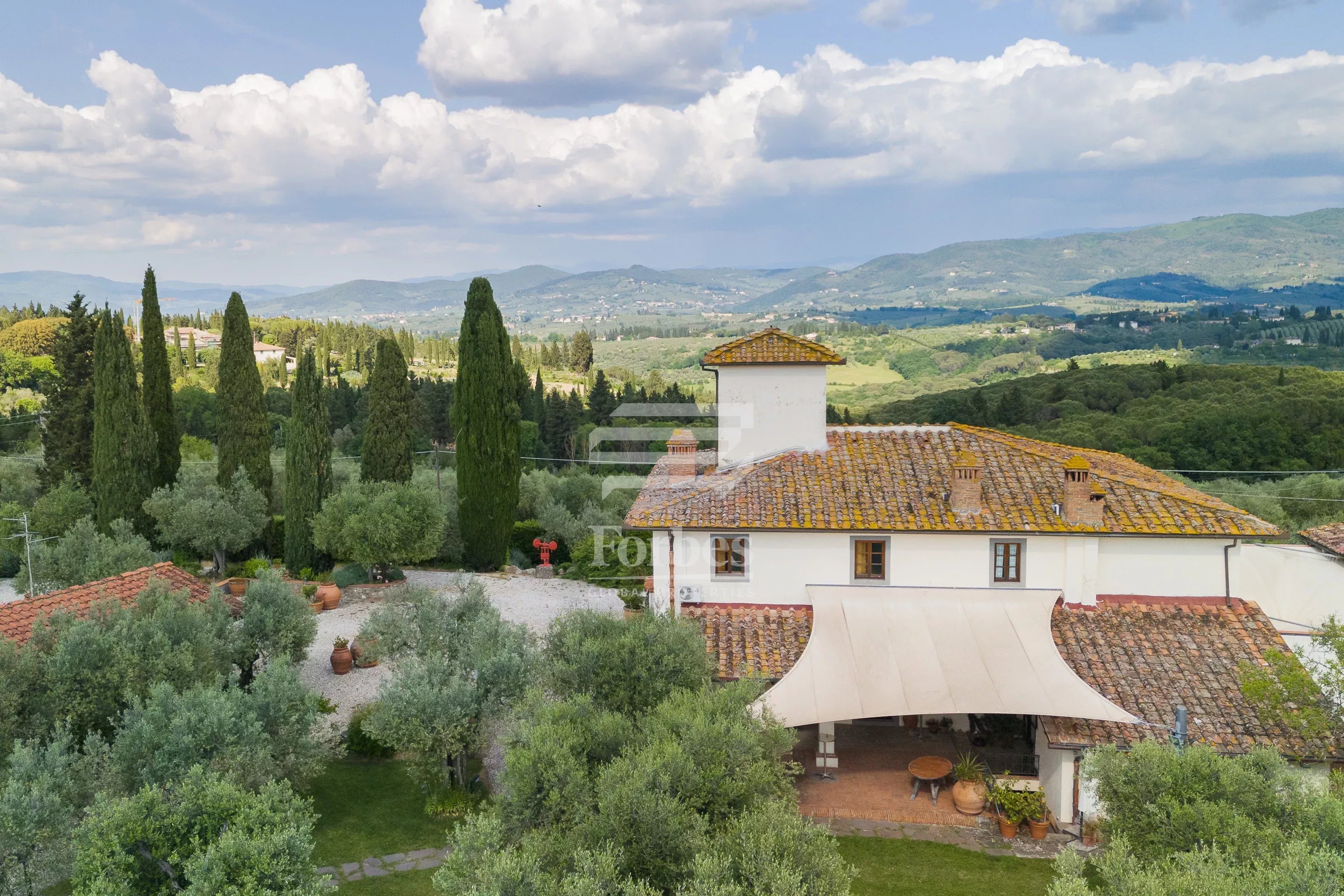 Farmhouse for sale in Tuscany, just minutes from Florence