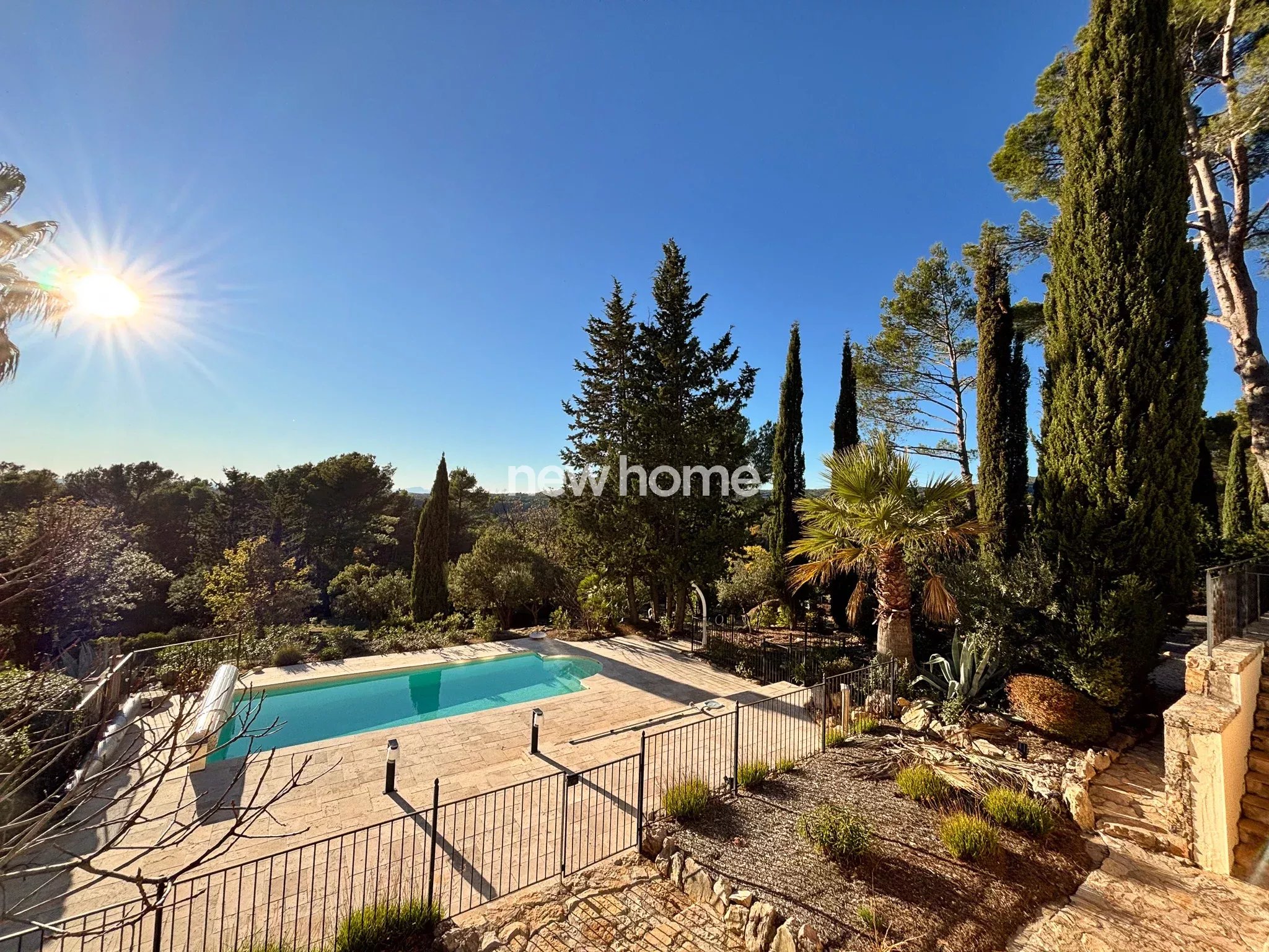 Bastide provençale de 160 m² sur un terrain d'un hectare avec vue dégagée!