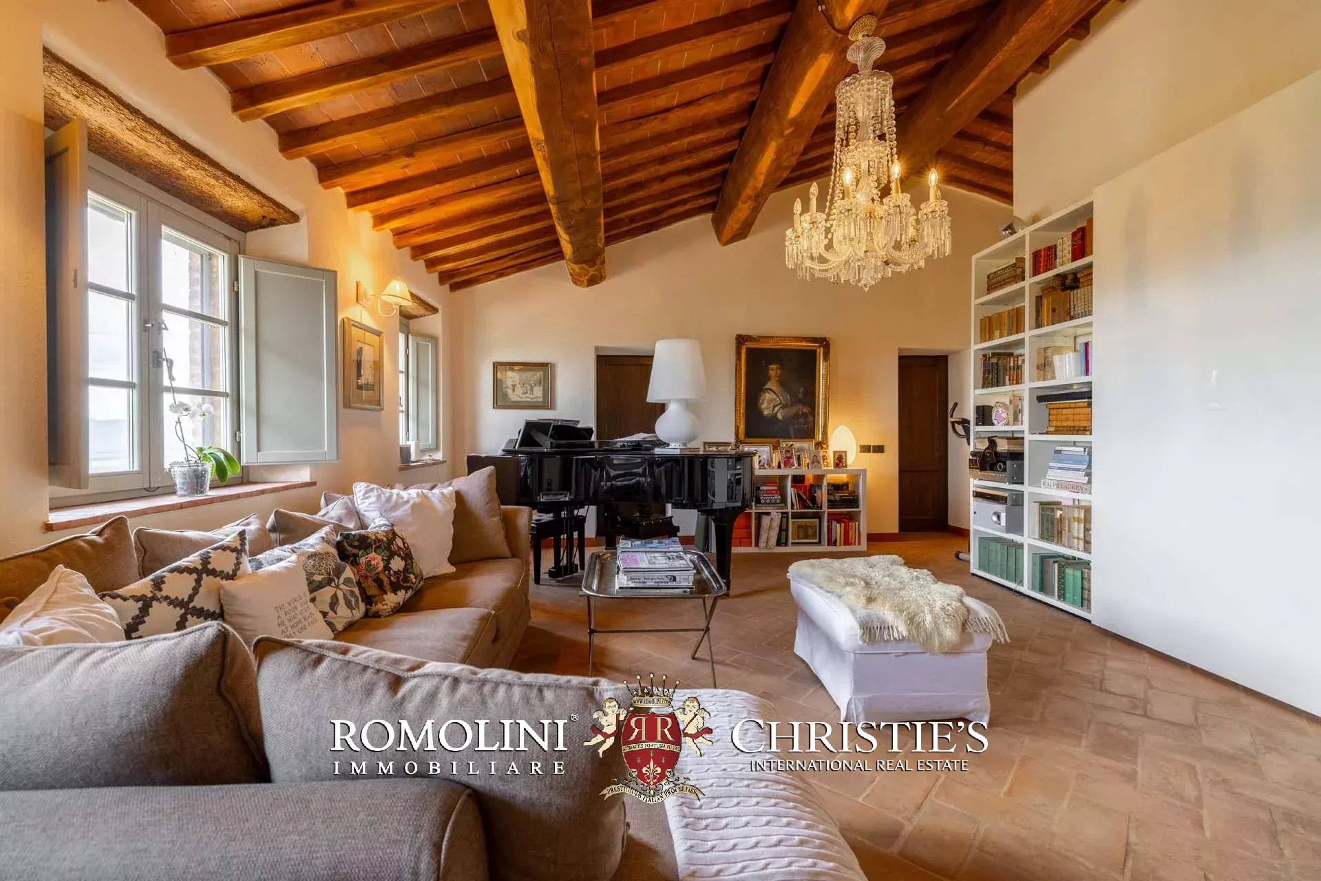 6 Bedroom Villa/Townhouse's Image 45