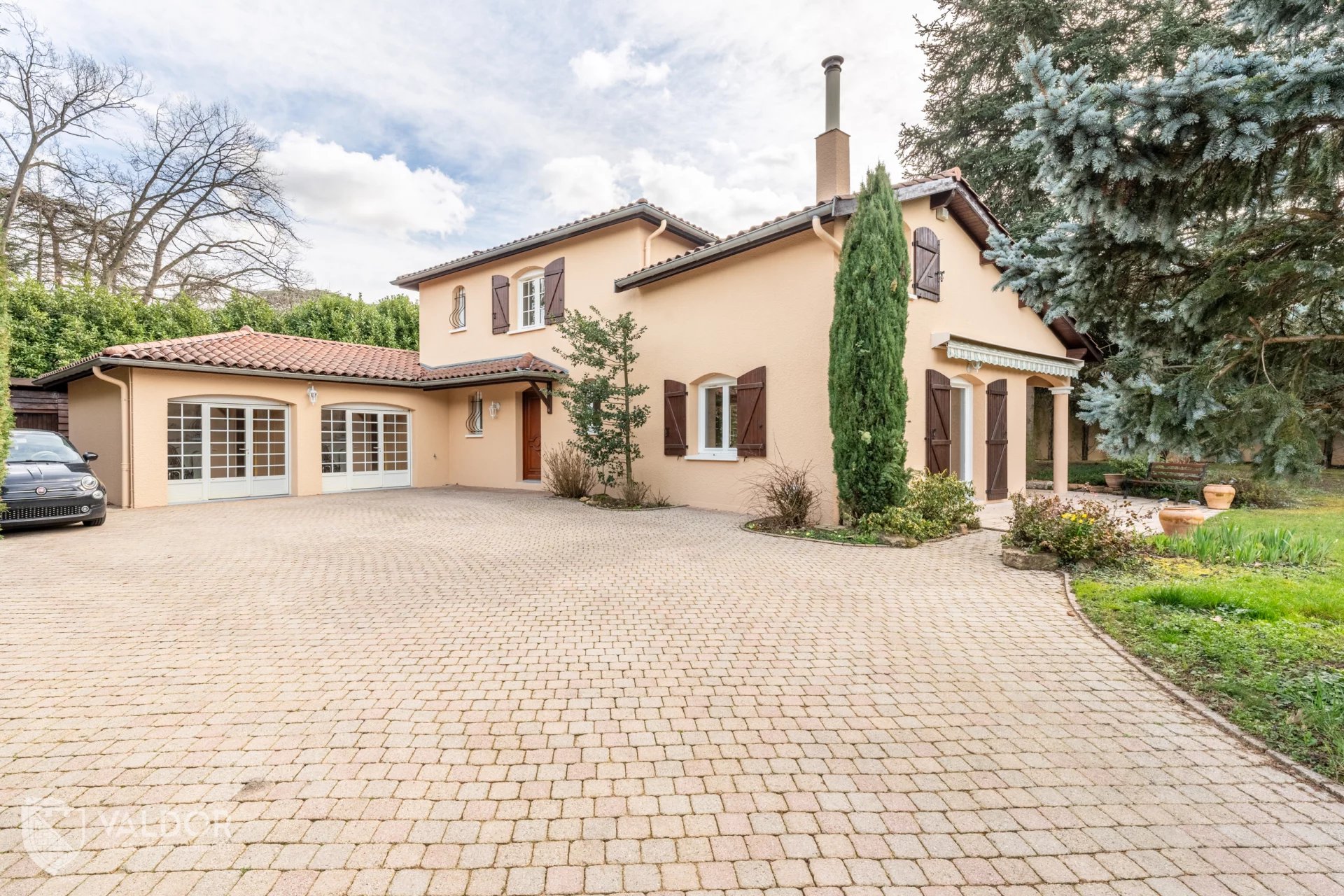 Chasselay maison de 180 m² au sol avec piscine