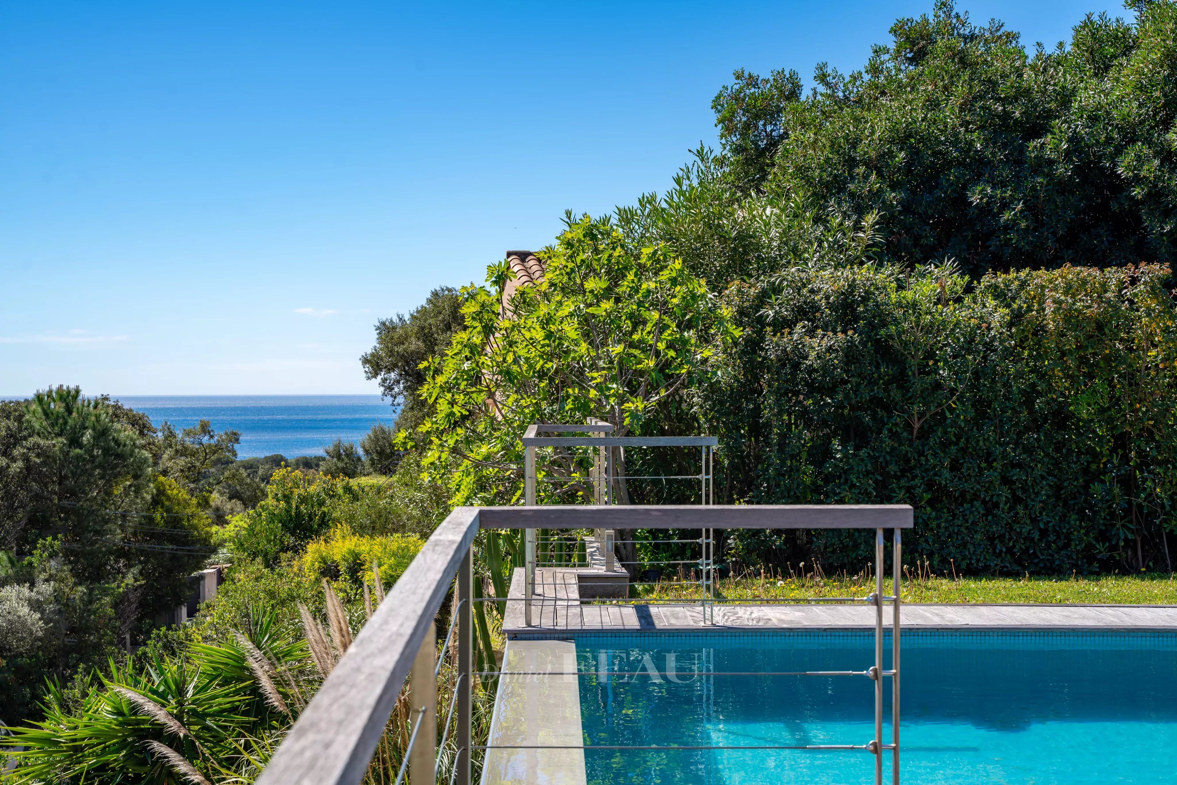 La Croix Valmer – A villa enjoying a sea view